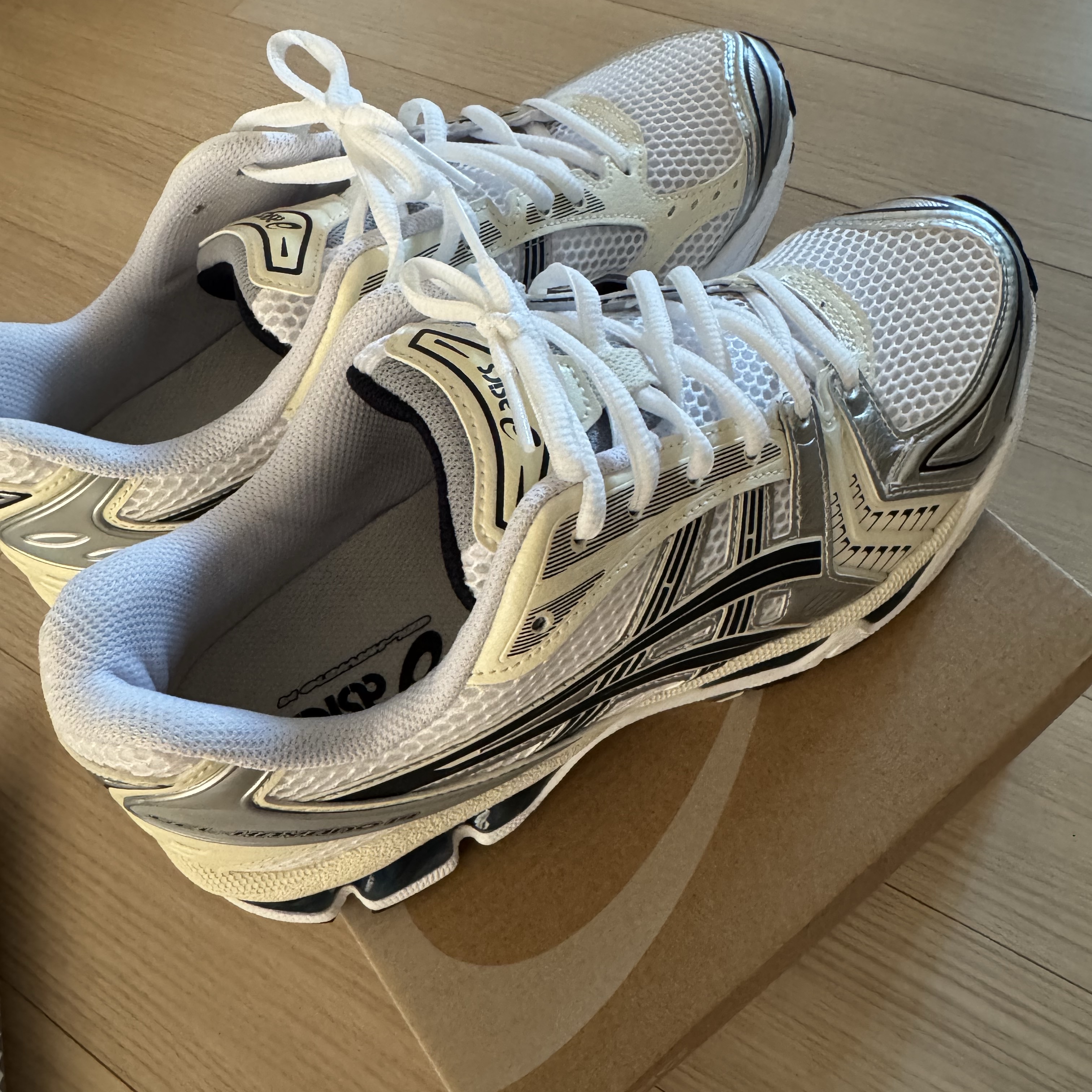 (W) Asics Gel-Kayano 14 White Midnight 착용 스타일 - 2