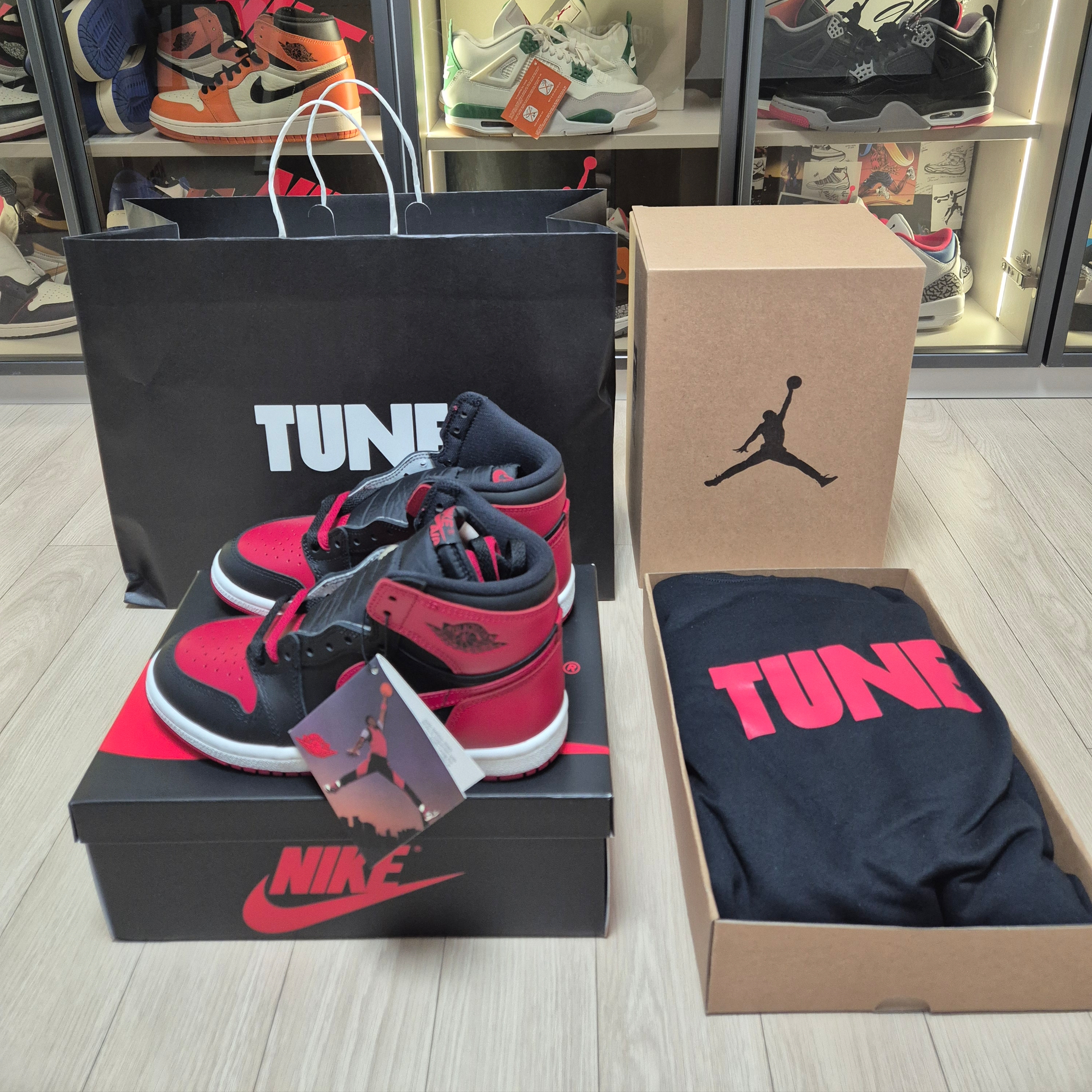 Jordan 1 x Tune High 85 Bred (Special Package) 착용 스타일 - 1