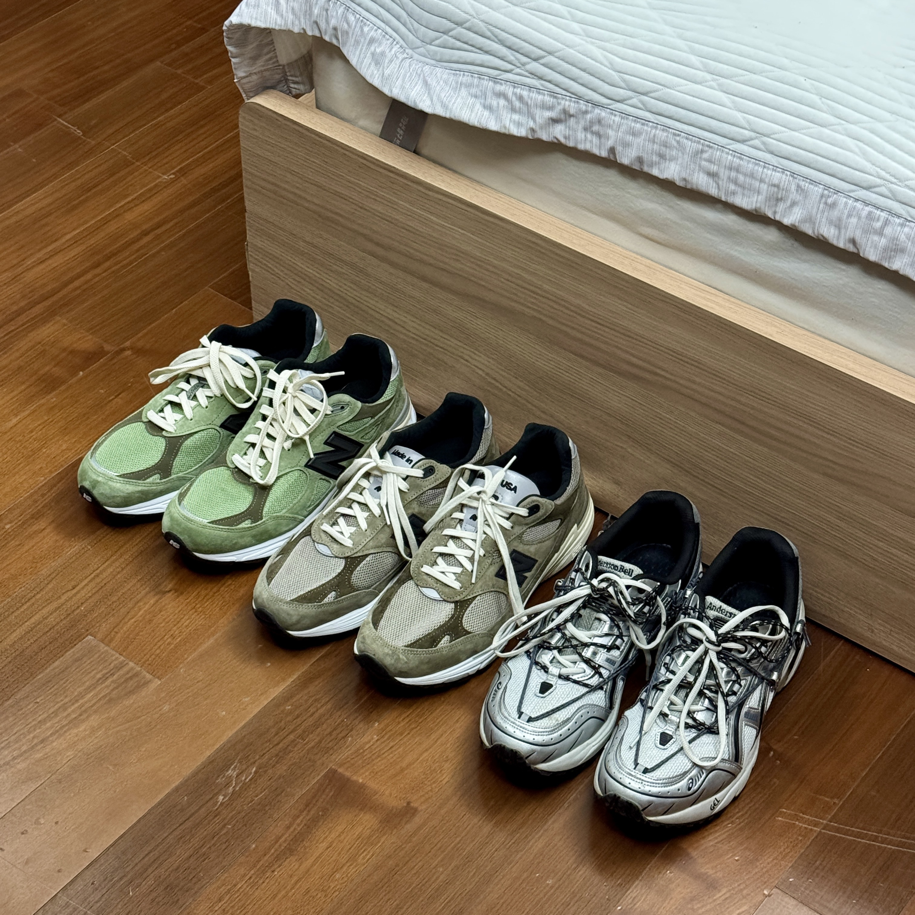 New Balance x JJJJound 993 Made in USA Mushroom White, New Balance x JJJJound 990v3 Olive 착용 스타일 - 1