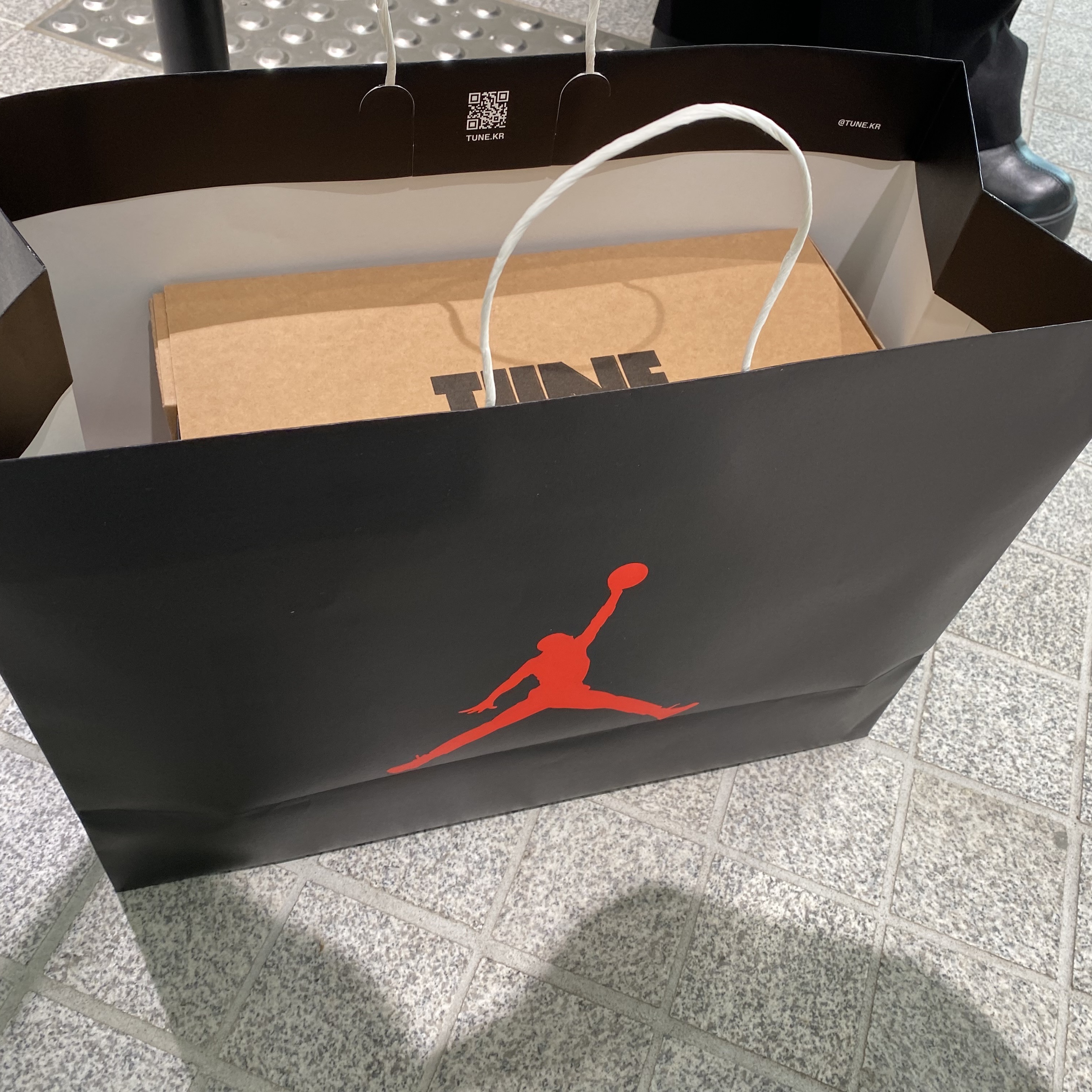 Jordan 1 x Tune High 85 Bred (Special Package), Jordan 1 High 85 Bred 착용 스타일 - 1