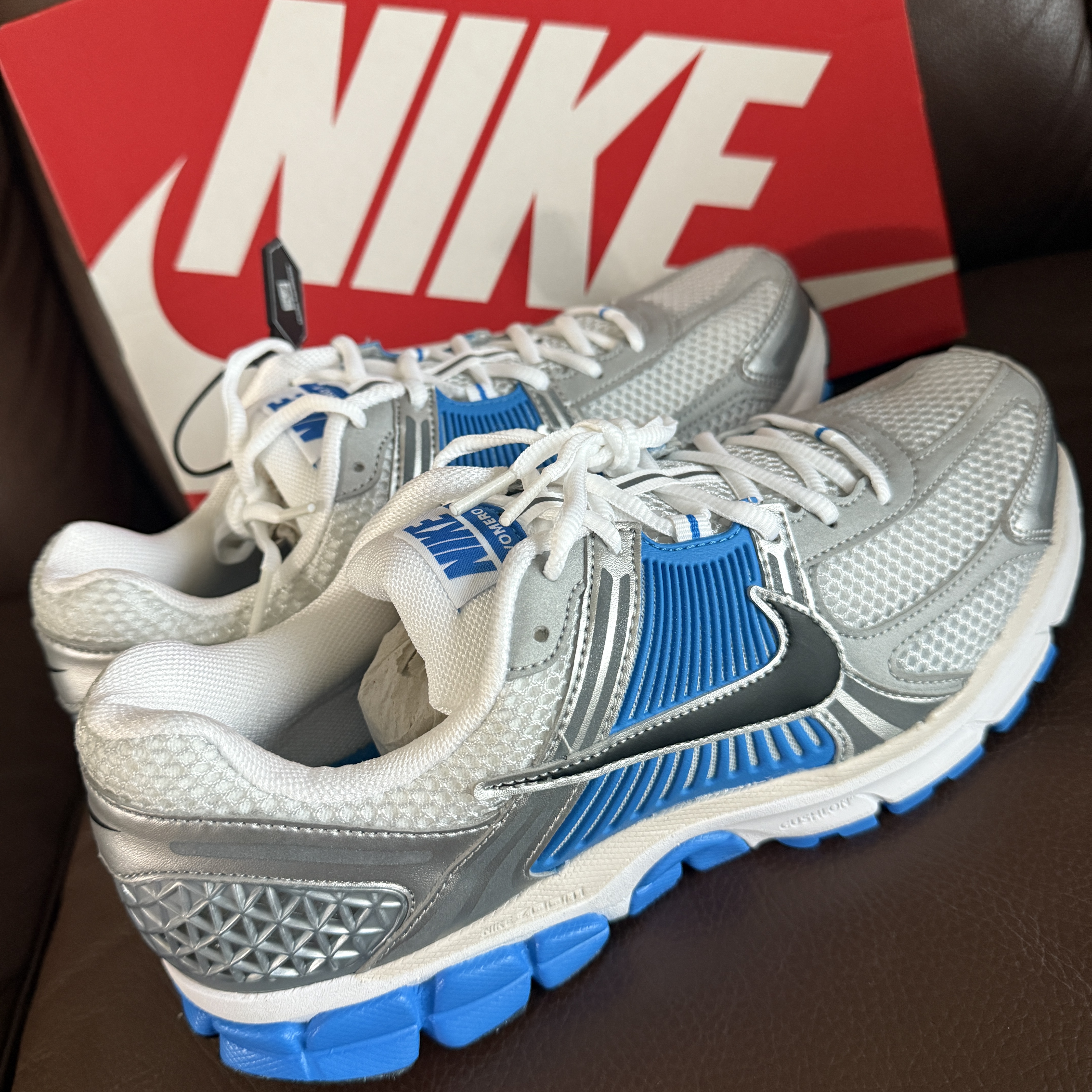 Nike Zoom Vomero 5 Metallic Silver Photo Blue 착용 스타일 - 4