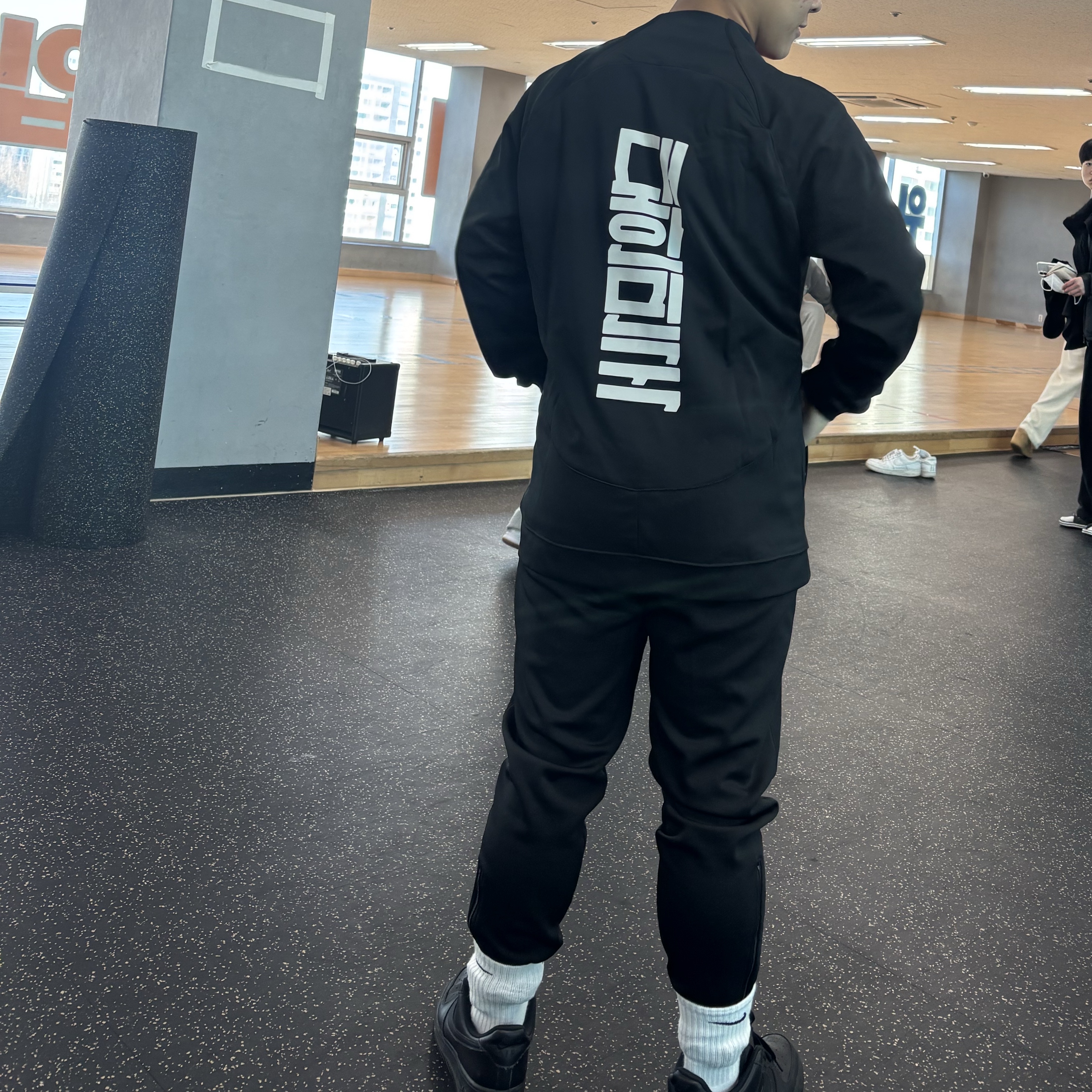 Nike Korea Academy Pro Soccer Track Jacket Black White - Asia, Nike Everyday Cushioned Training Crew Socks White (3 Pack/Korean Ver.) 착용 스타일