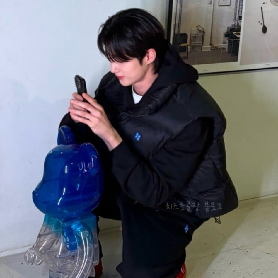 Bearbrick x Ader Error 100% 착용 스타일 - 2