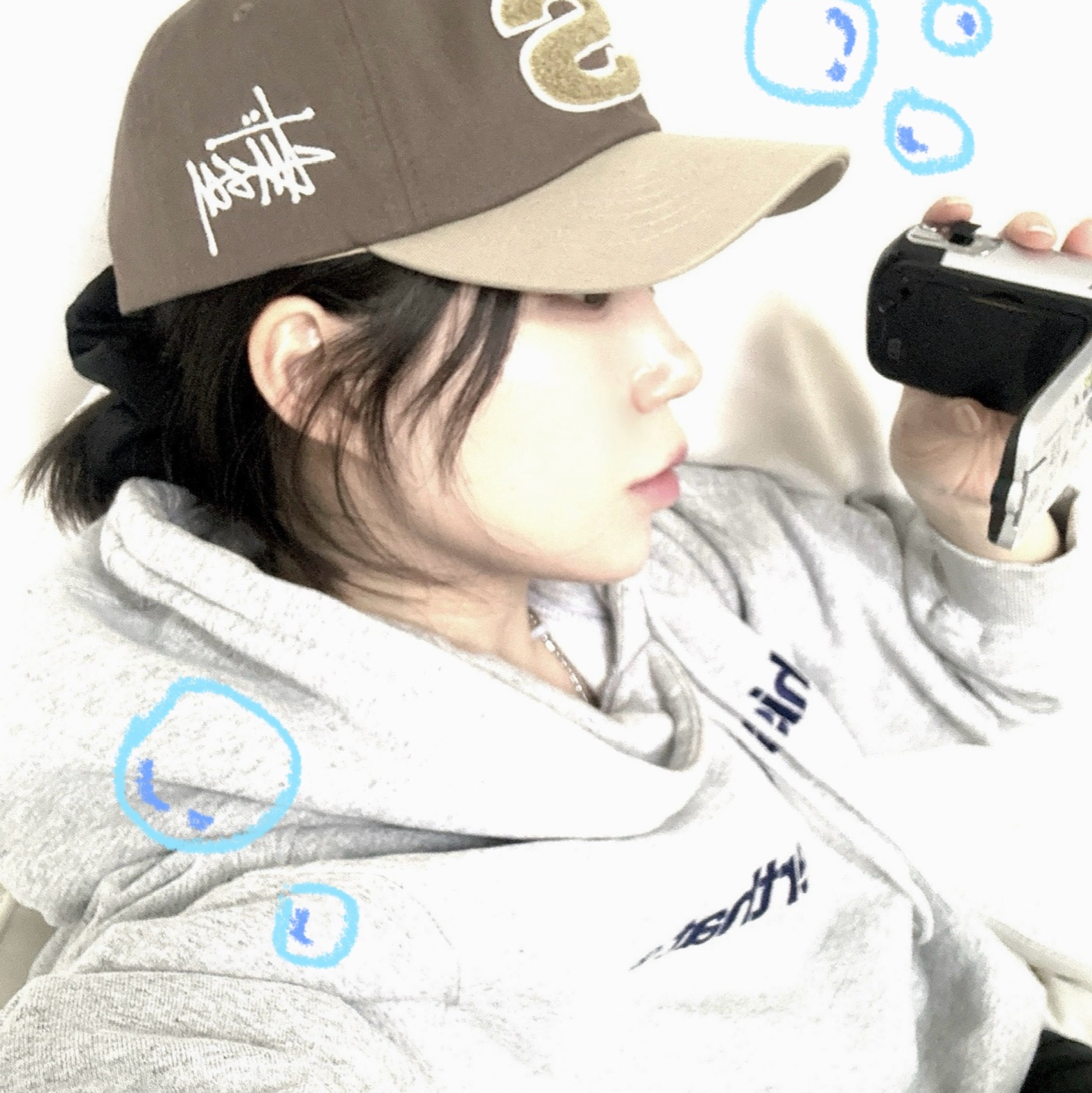 Stussy Chenille S Low Pro Cap Brown, Thisisneverthat T-Logo LT Hoodie Heather Grey 착용 스타일 - 3