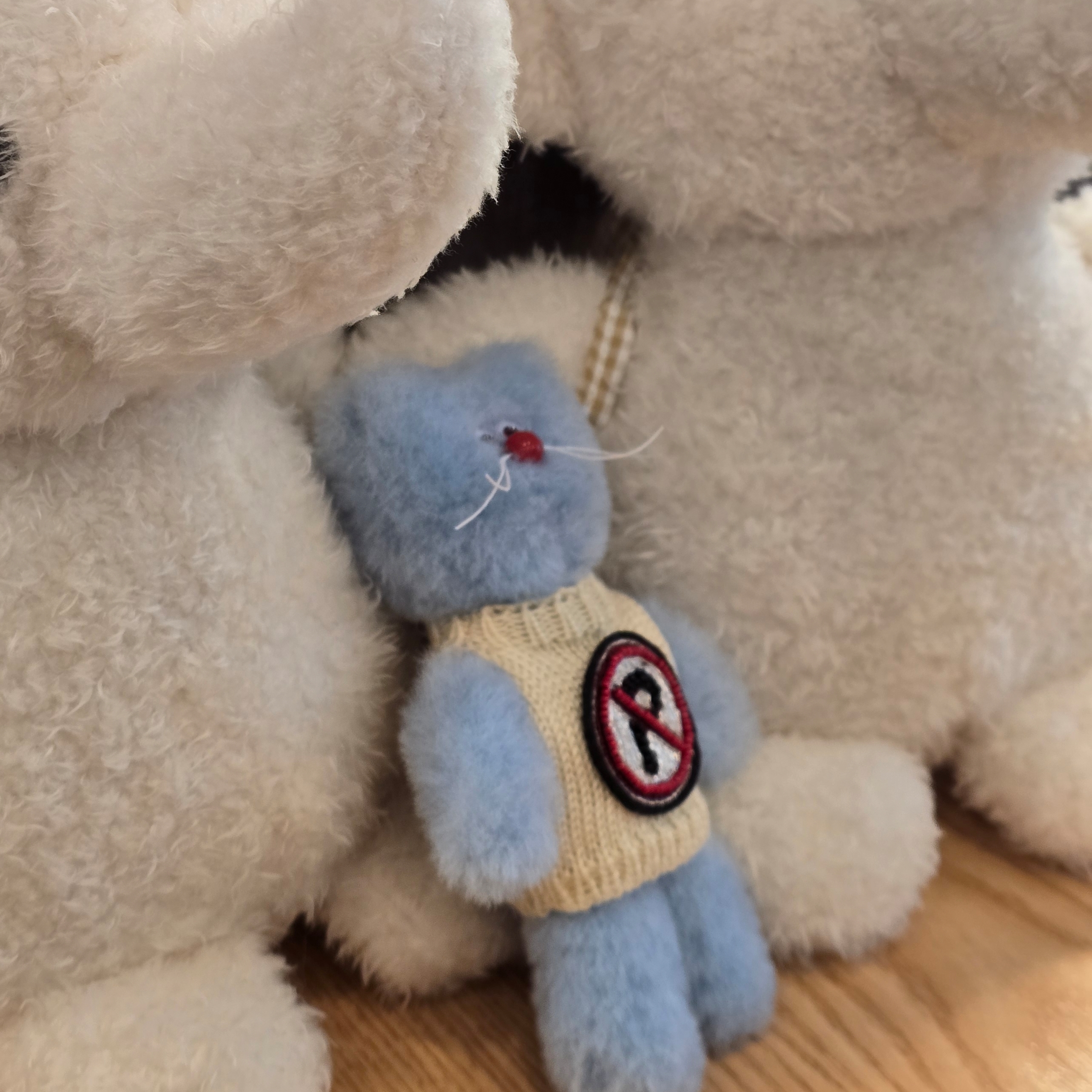 Monamhee x Peaceminusone Syhee Plush Keyring 착용 스타일