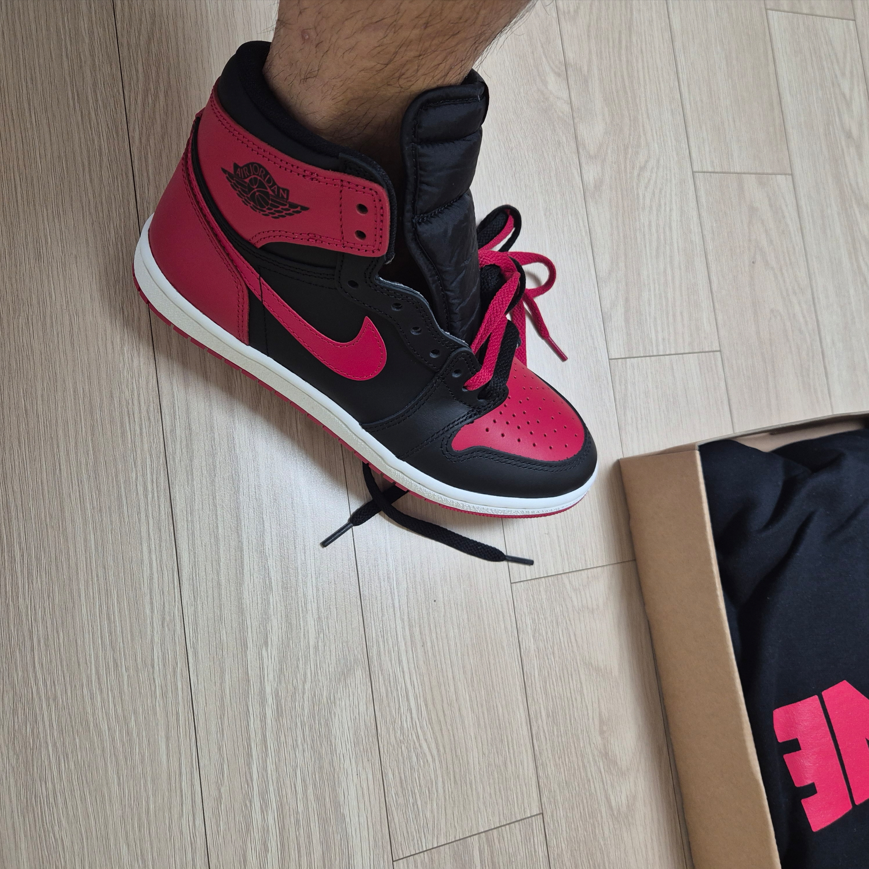 Jordan 1 x Tune High 85 Bred (Special Package) 착용 스타일 - 9