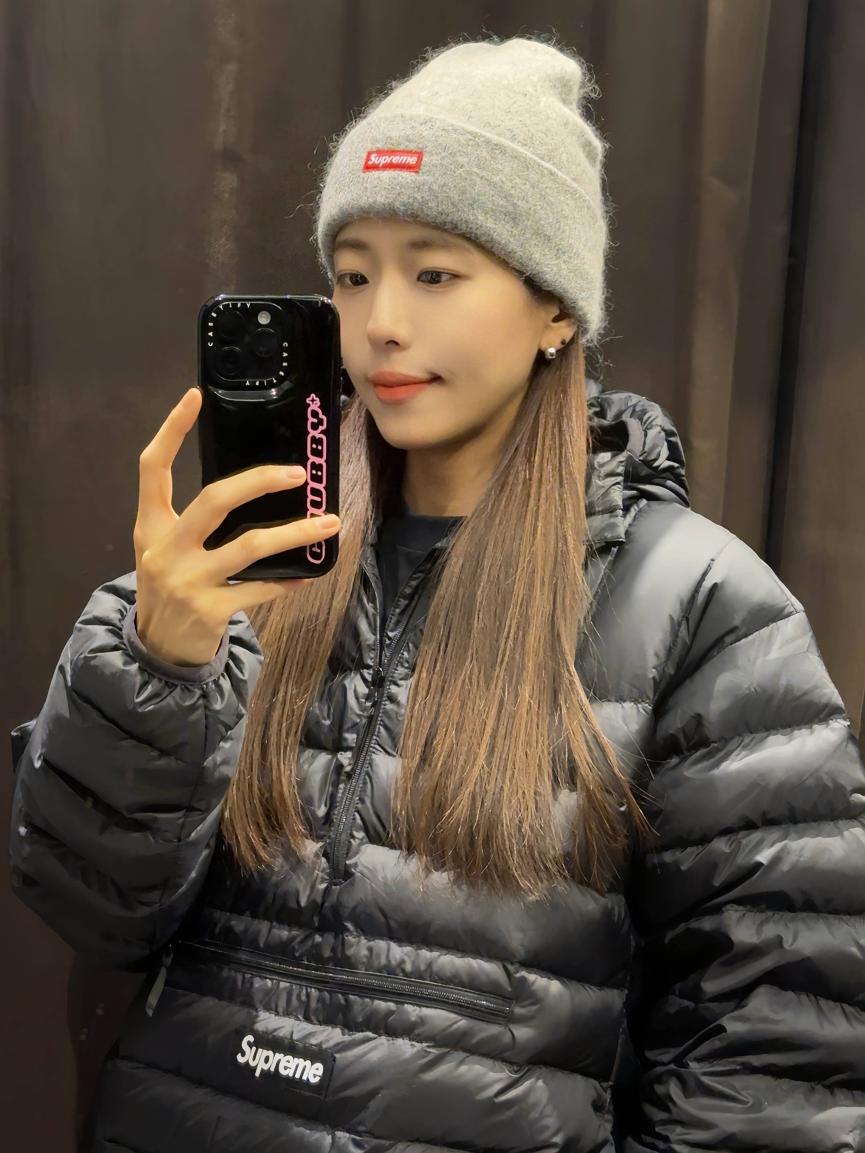 Supreme Mohair Beanie Heather Grey - 24FW, Supreme Micro Down Half Zip Hooded Pullover Black - 24FW 착용 스타일 - 2