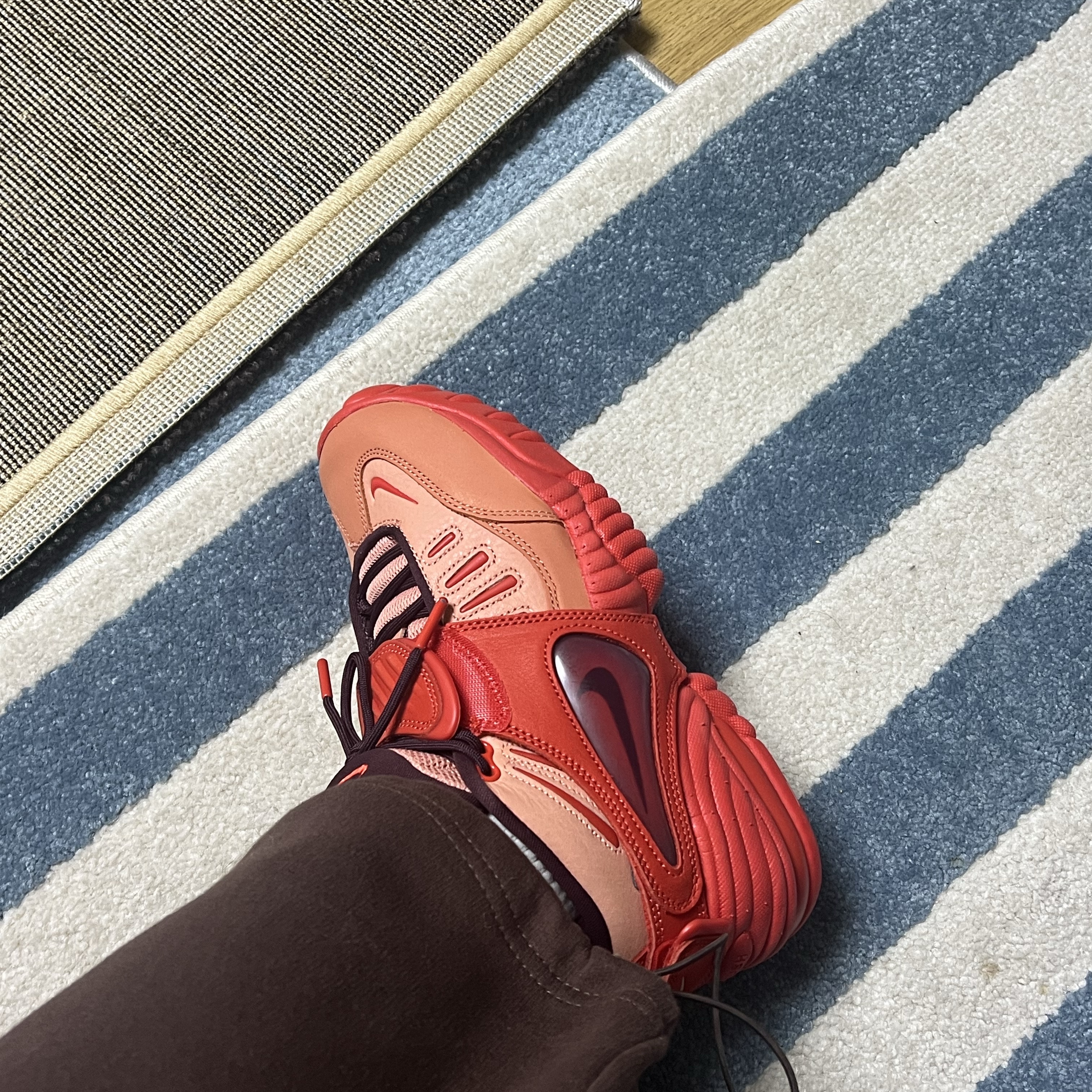 Nike x Ambush Air Adjust Force SP Light Madder Root and Burgundy Crush 착용 스타일 - 4