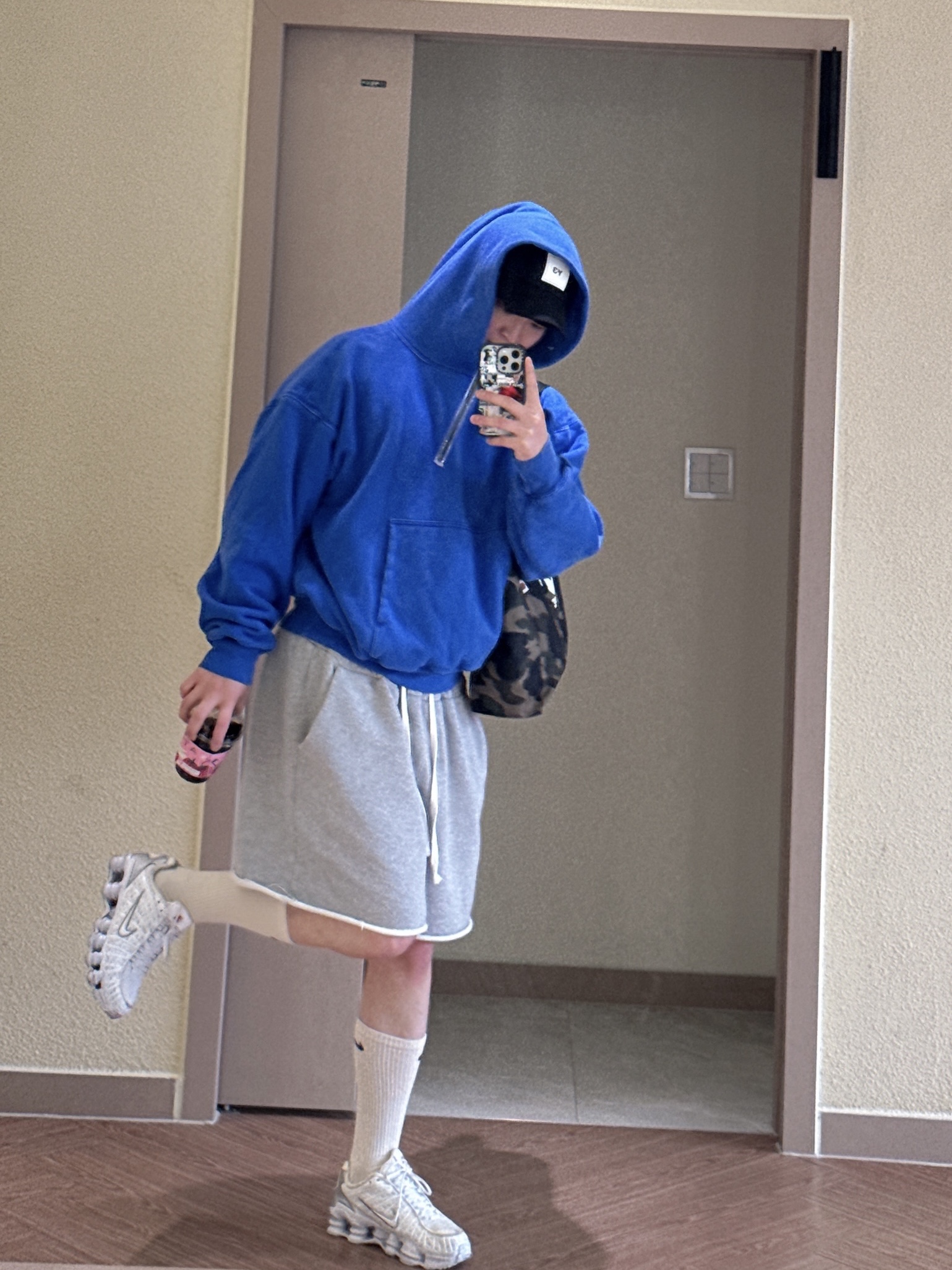 (W) Nike Shox TL White and Max Orange, Yeezy Gap Hoodie Blue 착용 스타일