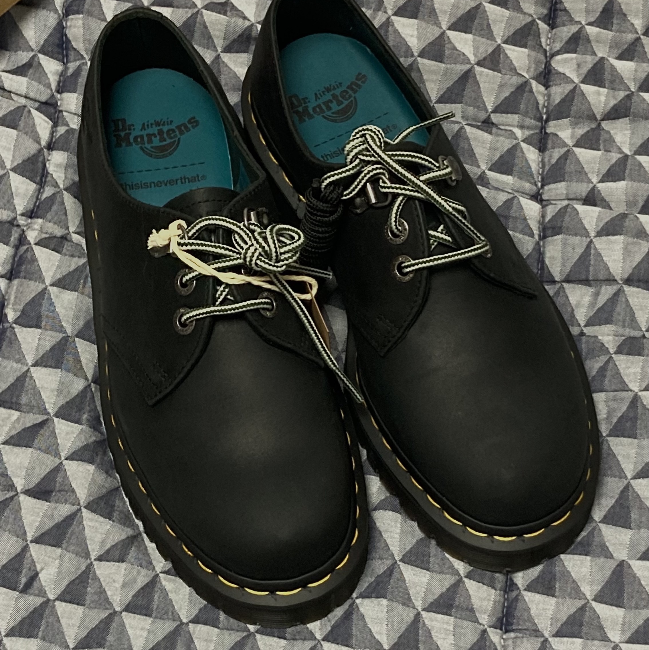 Dr. Martens x Thisisneverthat 1461 Waxed Full Grain Black 착용 스타일
