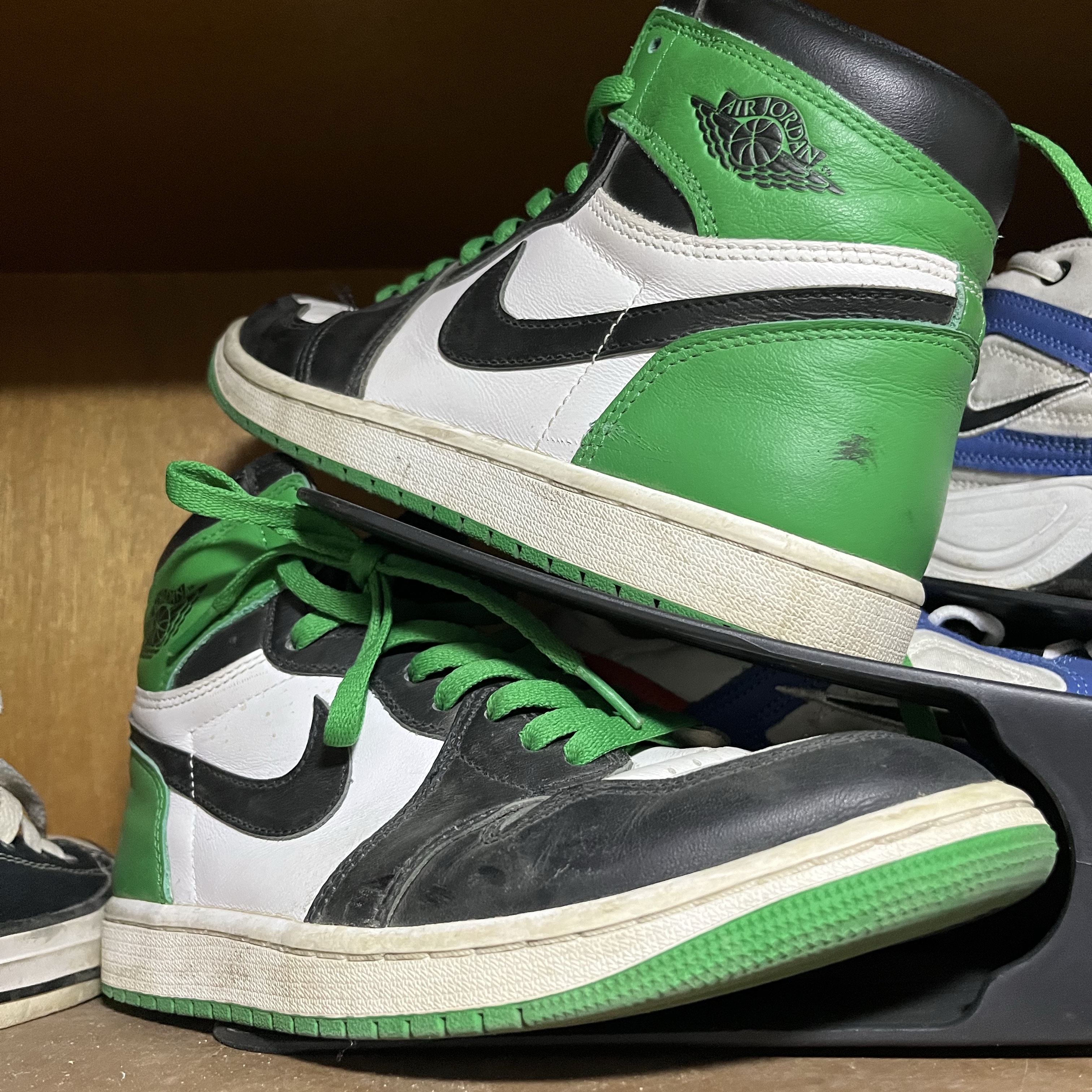 Jordan 1 Retro High OG Black and Lucky Green 착용 스타일