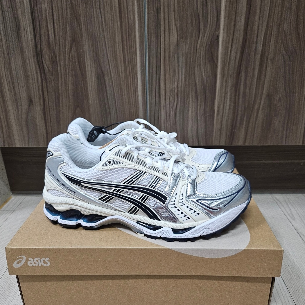 (W) Asics Gel-Kayano 14 White Midnight 착용 스타일 - 2