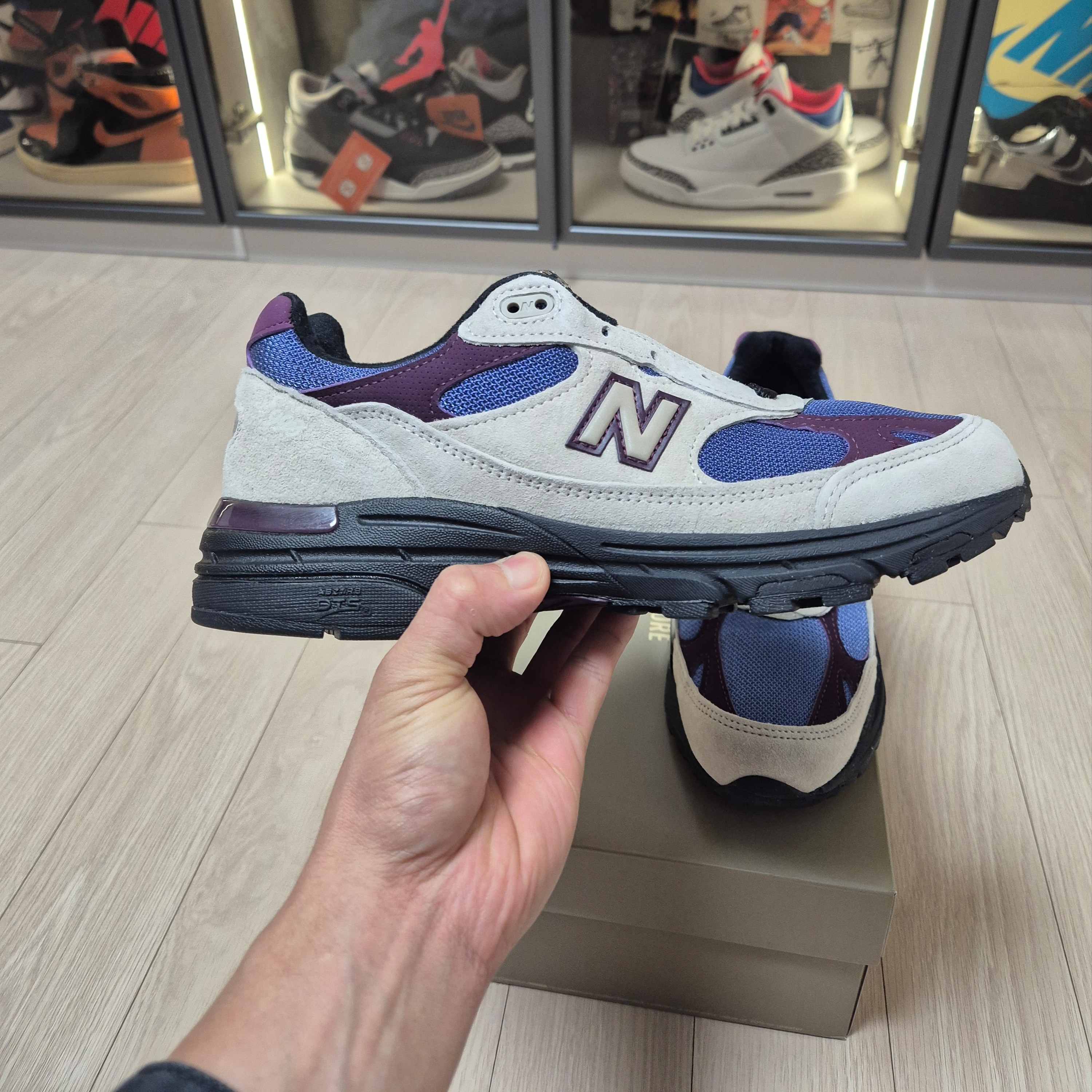 (W) New Balance x Aime Leon Dore 993 Made in USA Taupe 착용 스타일 - 6