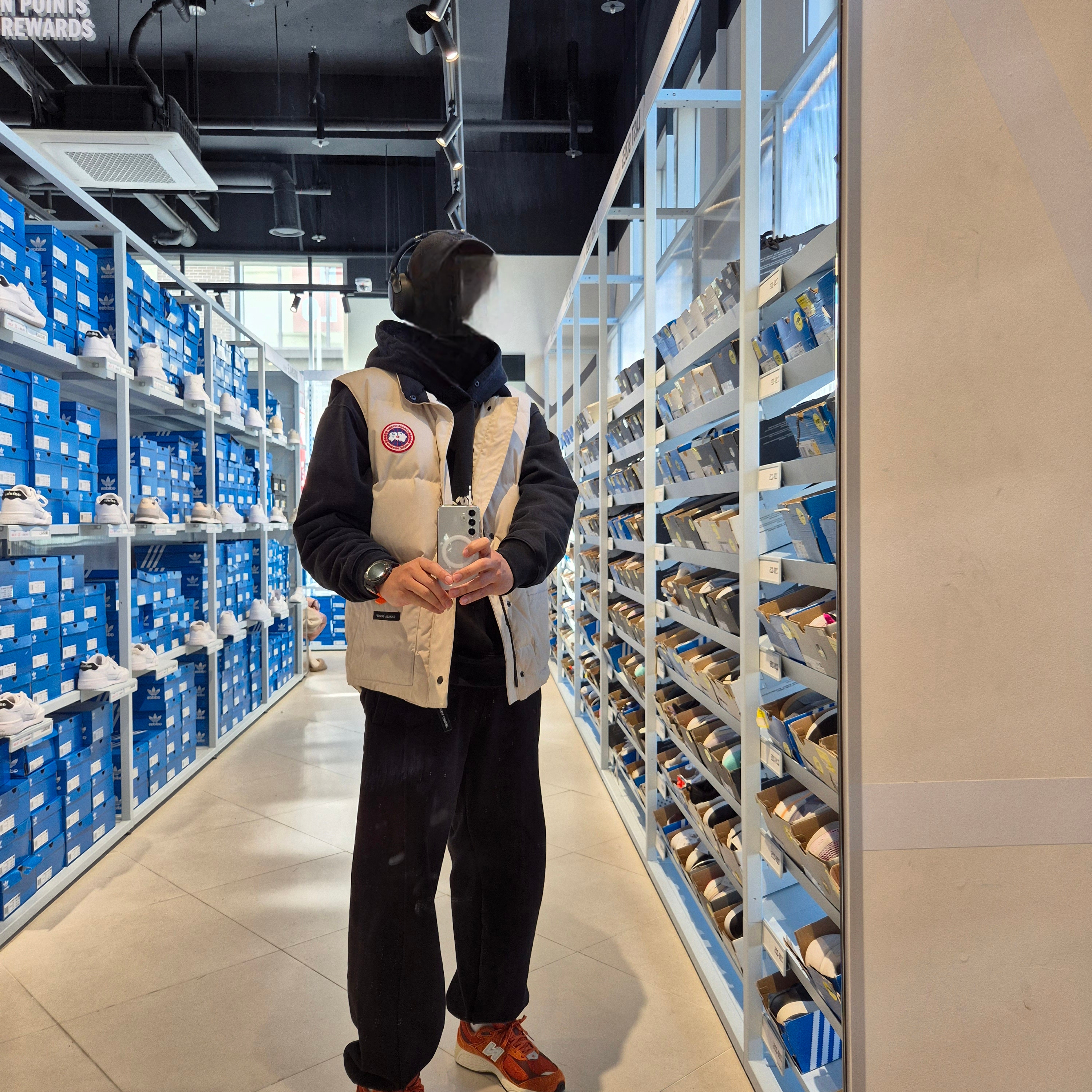 New Balance 2002R Rust Oxide, Jordan x Travis Scott x Fragment Hoodie Black (DJ0615-010) 착용 스타일