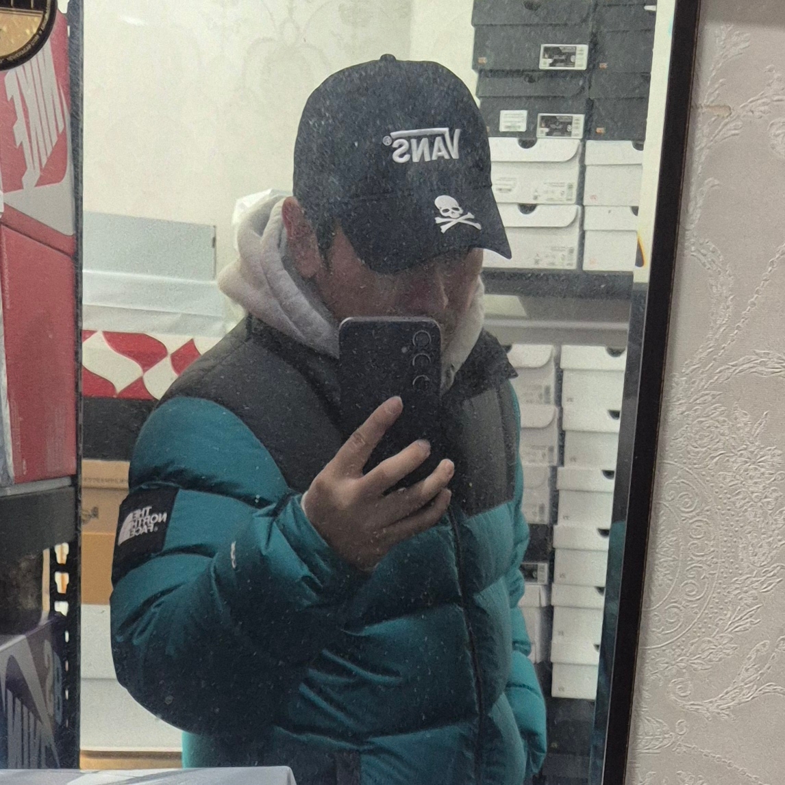 Vans Vault x Mastermind World Zip Hoodie Black, The North Face 1992 Nuptse EX Jacket Ink Black 착용 스타일