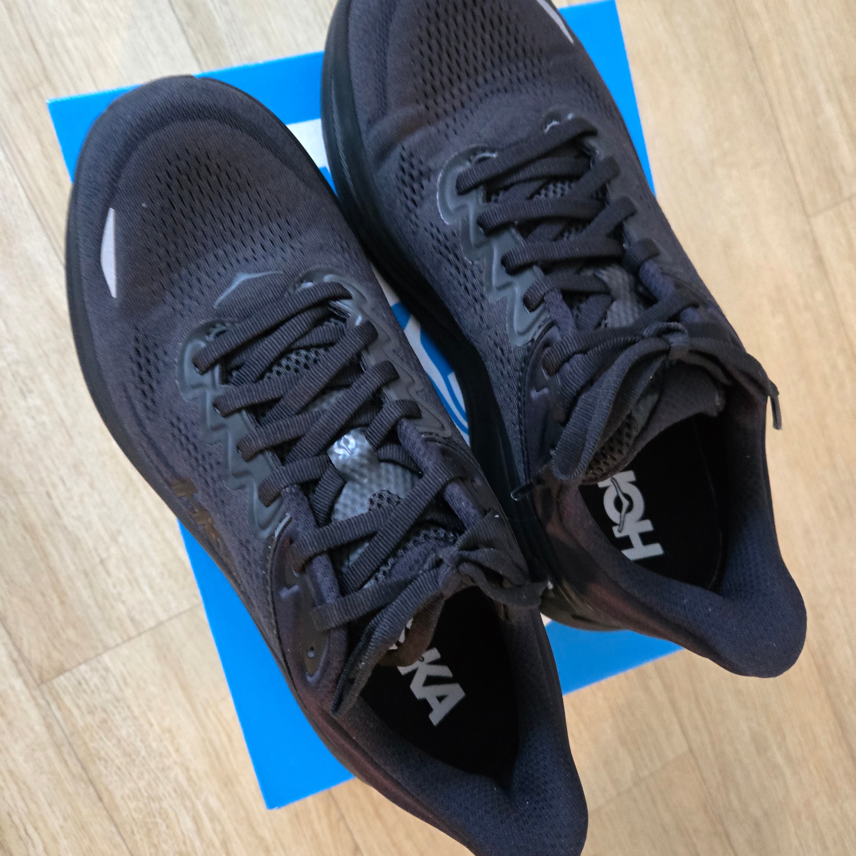 Hoka Bondi 9 Black - Wide 착용 스타일
