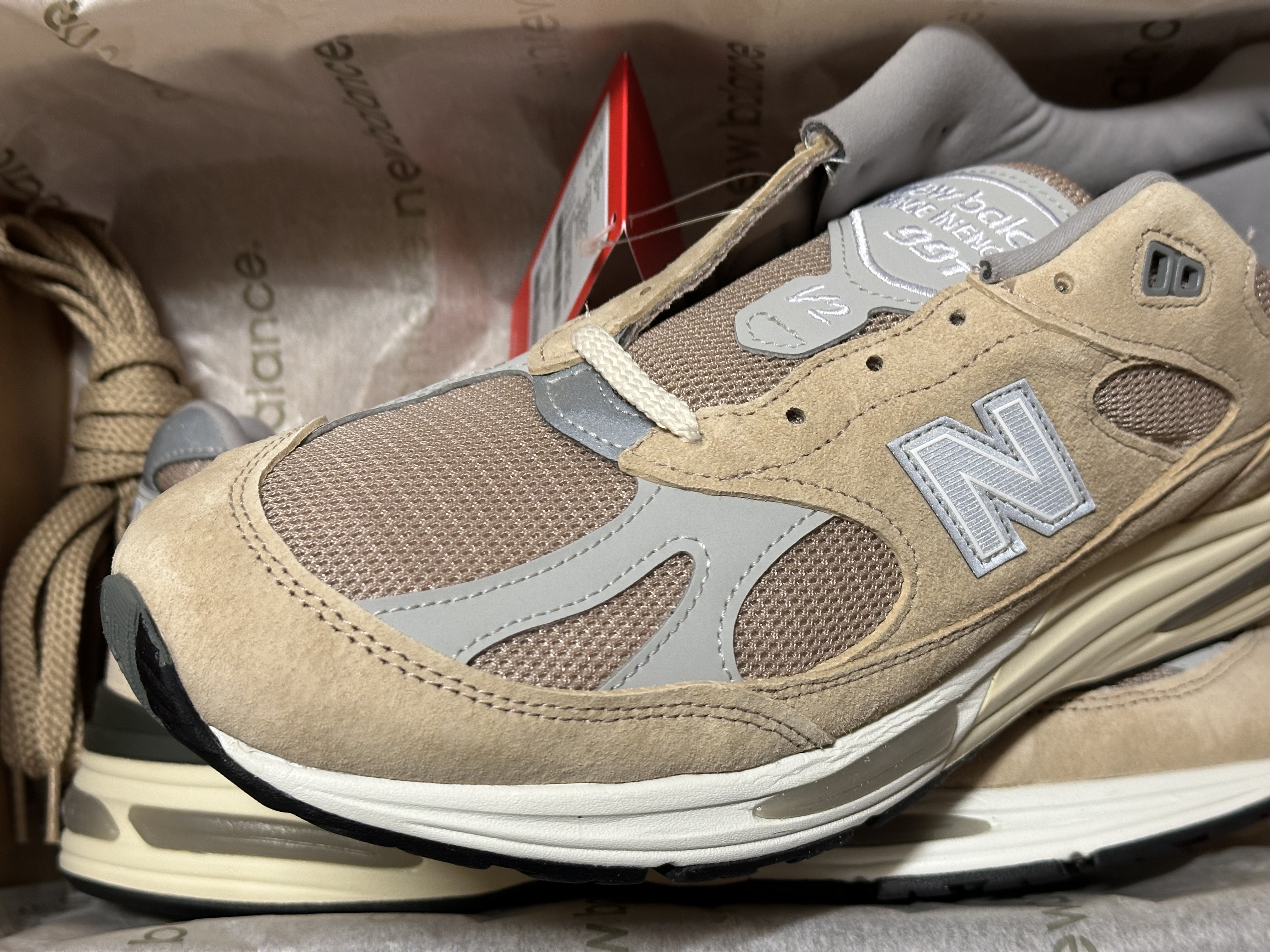 New Balance 991v2 Made in UK Cuban Sand Harbor Mist 착용 스타일 - 1