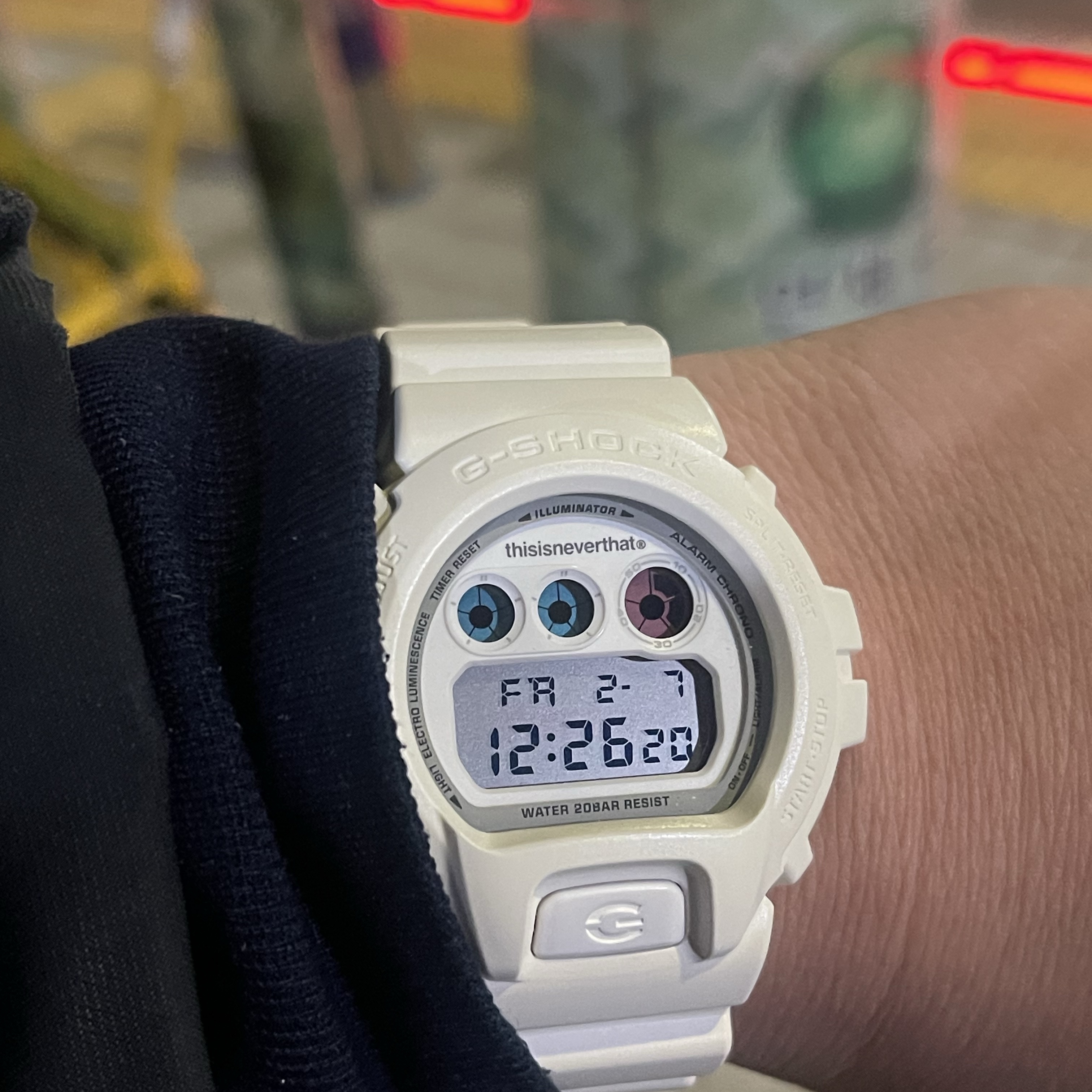 Casio G-Shock x Thisisneverthat DW-6900TNT24-7DF Ivory 착용 스타일 - 1