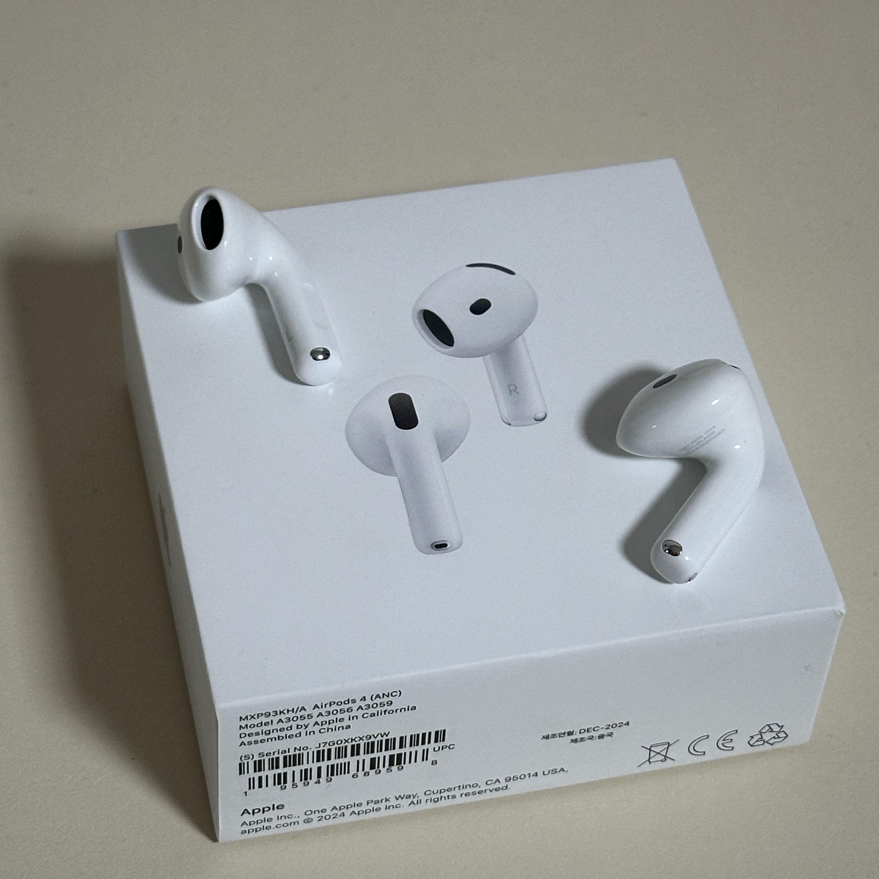 Apple AirPods 4th Gen with Active Noise Cancellation (Korean Ver.) 착용 스타일