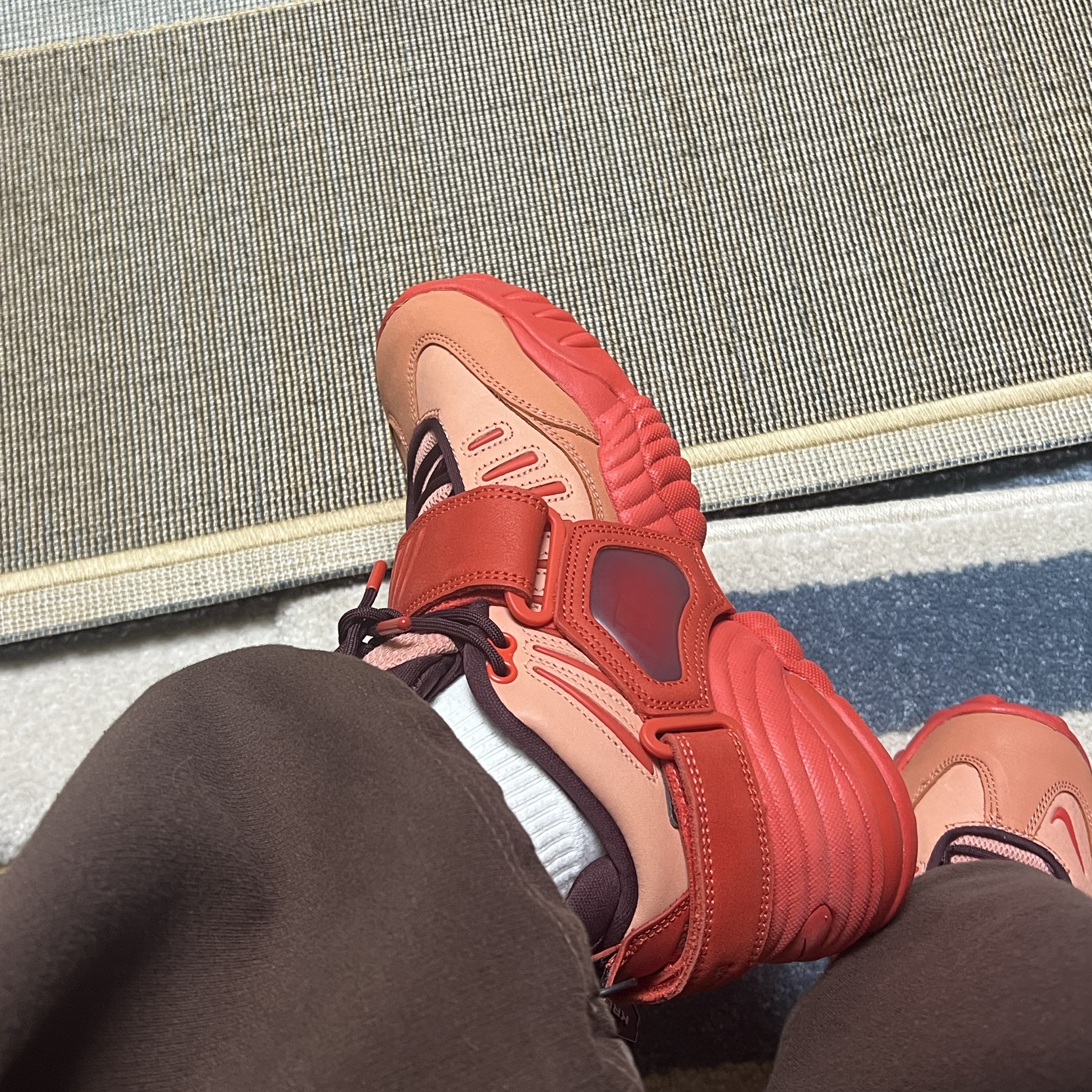Nike x Ambush Air Adjust Force SP Light Madder Root and Burgundy Crush 착용 스타일 - 3