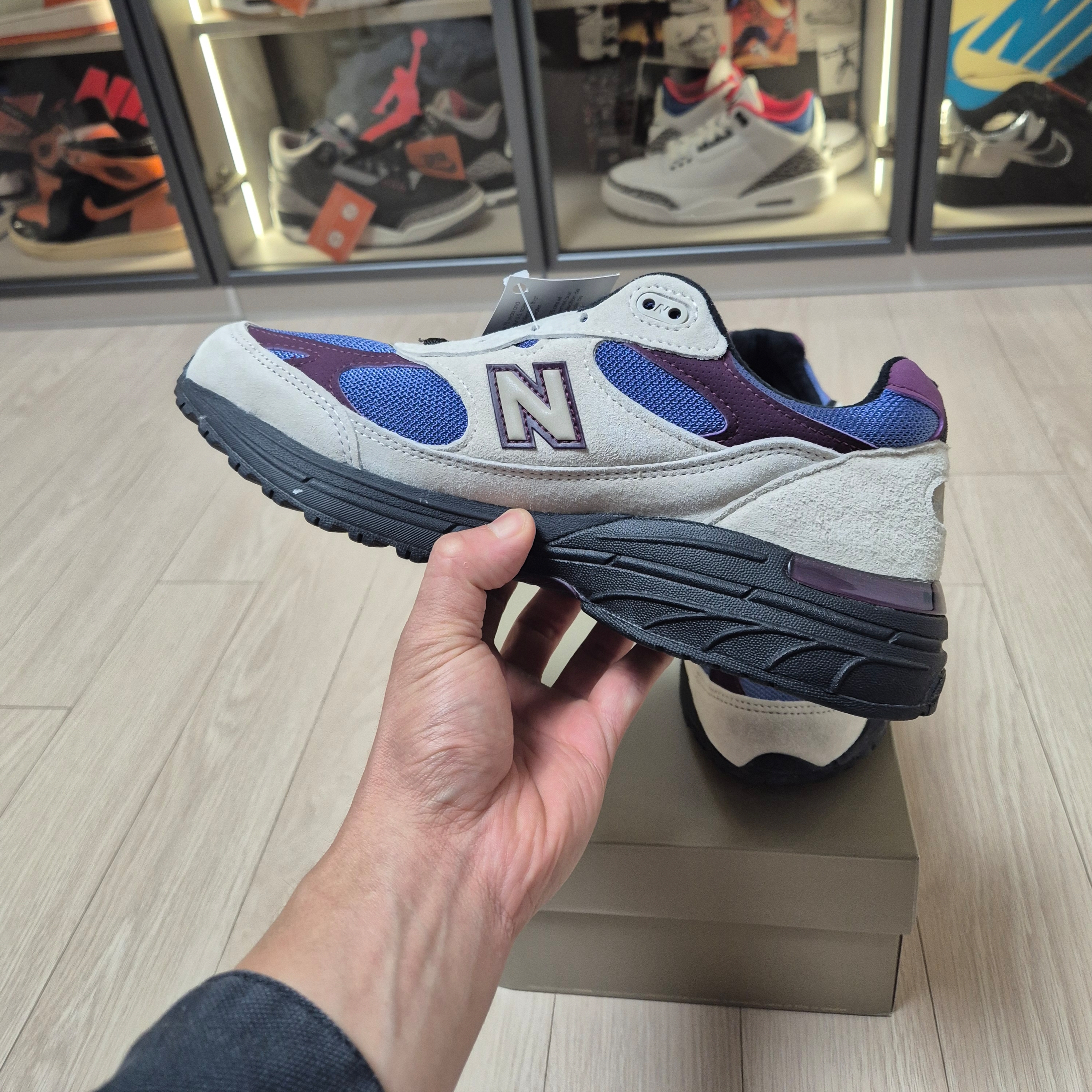 (W) New Balance x Aime Leon Dore 993 Made in USA Taupe 착용 스타일 - 5