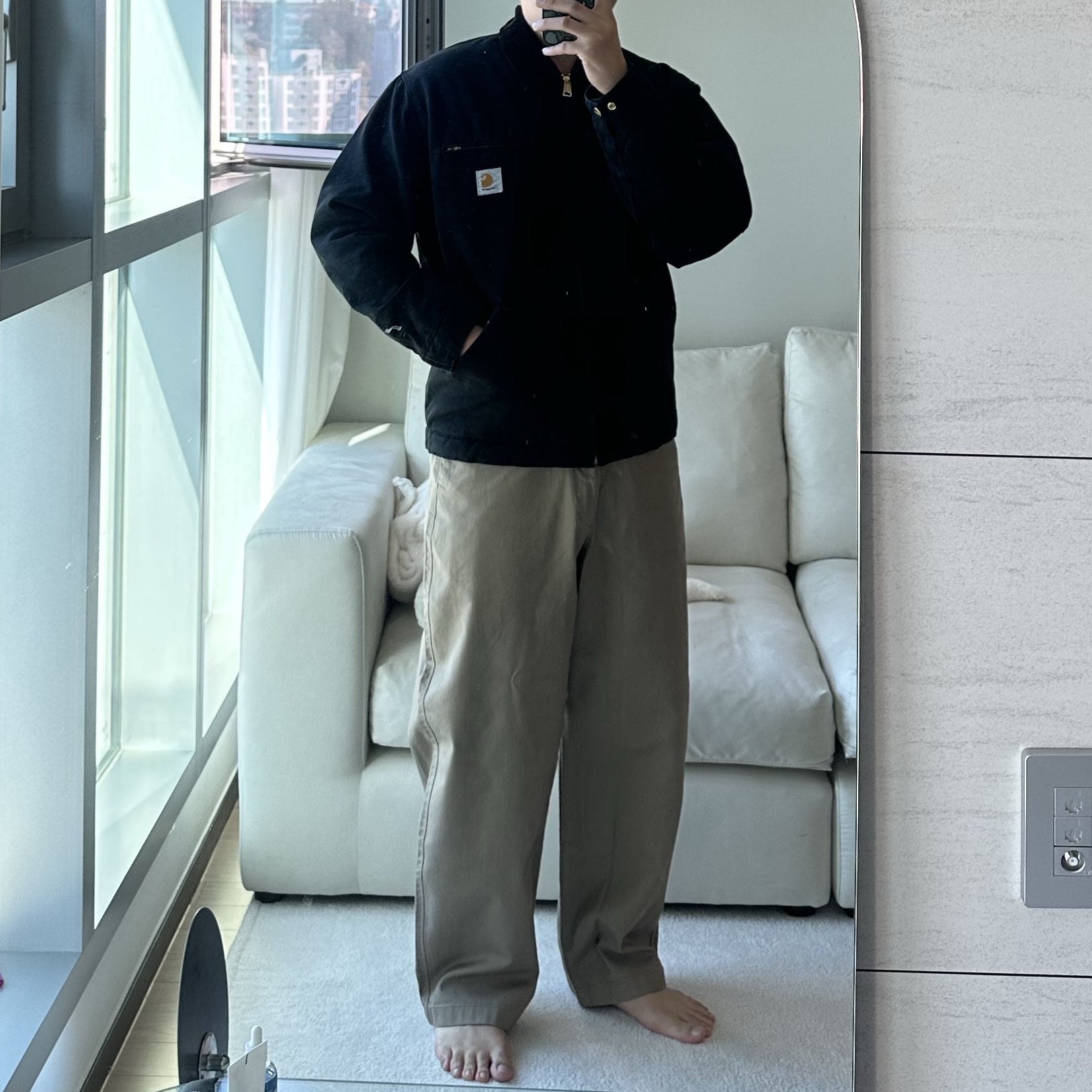 Carhartt WIP Organic Cotton Dearborn Canvas OG Detroit Jacket Black Aged Canvas - Winter, Uniqlo U Wide FIt Chino Pants Brown 착용 스타일