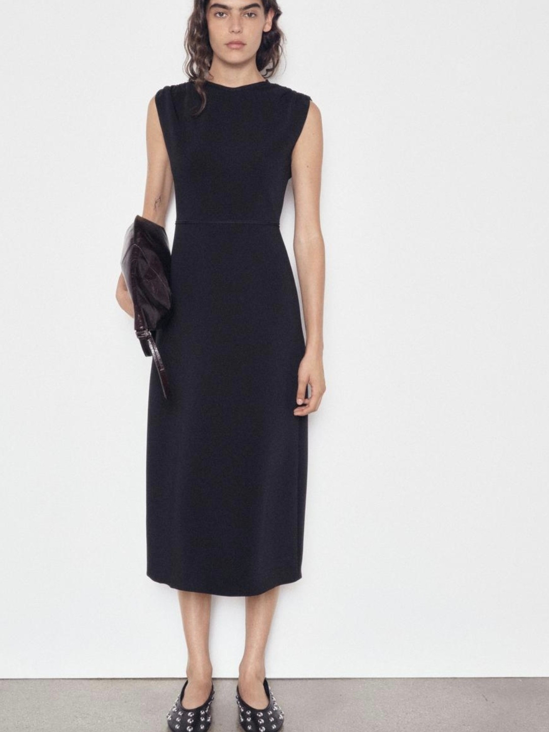 (W) Zara ZW Collection Shearling Midi Dress Black 착용 스타일