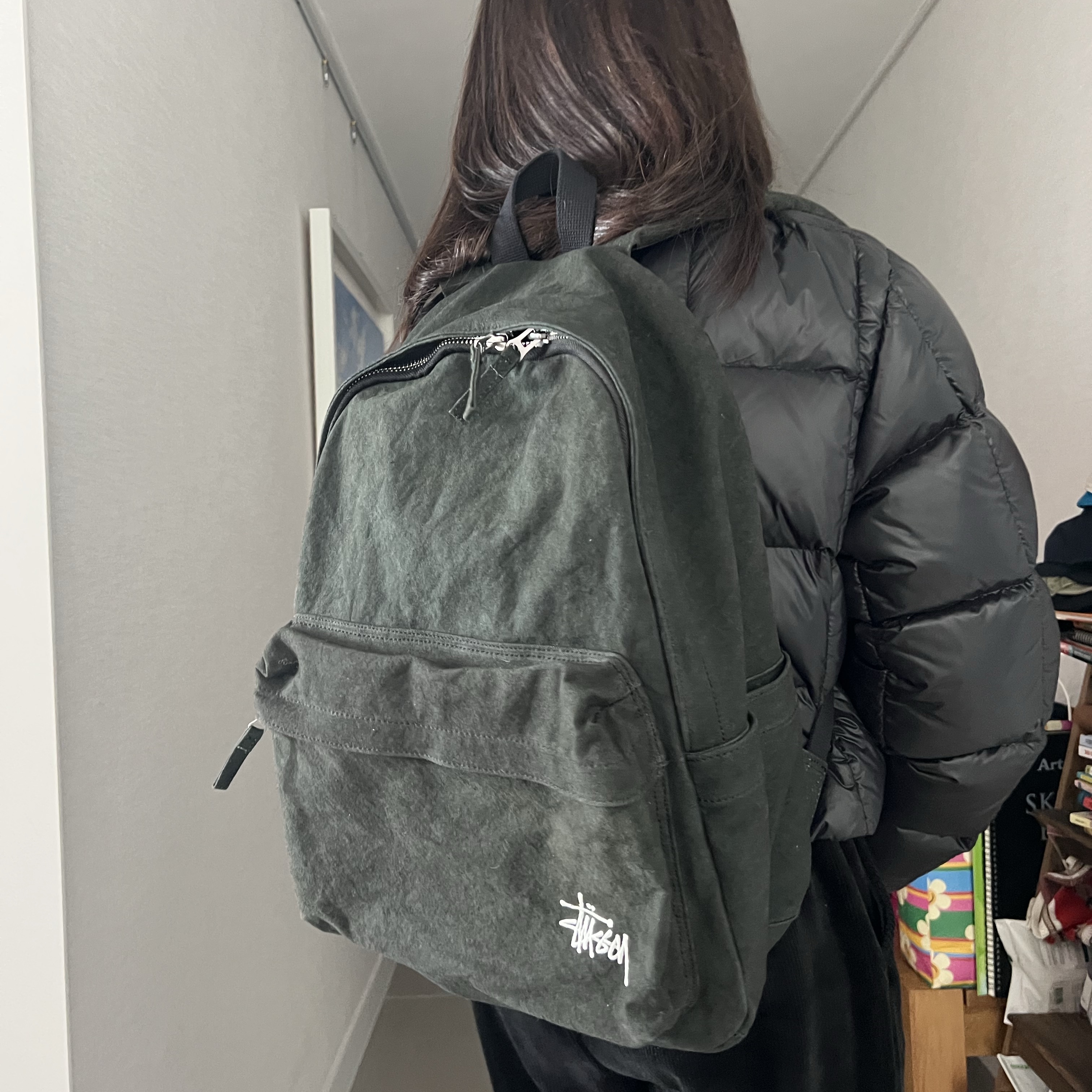 Stussy Canvas Backpack Washed Black 착용 스타일 - 1