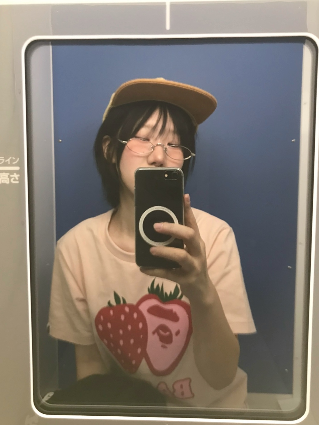 (W) BAPE Strawberry T-Shirt Pale Pink 착용 스타일