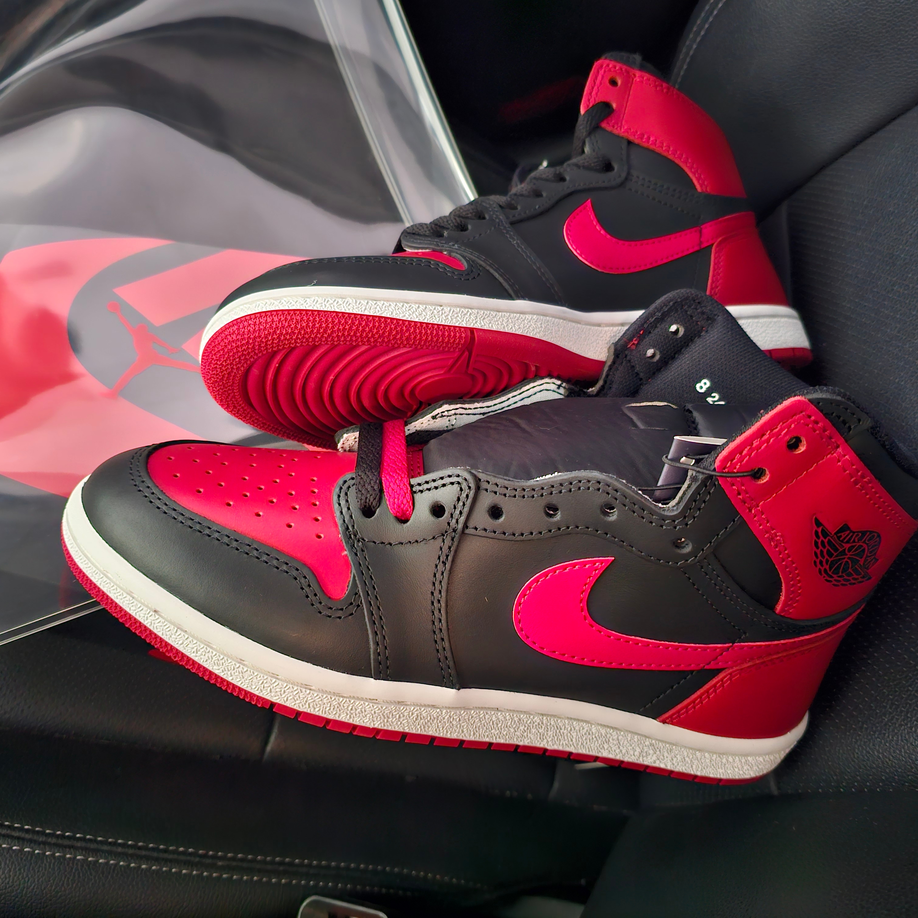 Jordan 1 High 85 Bred, FRANKLY Silky Satin Pajama Set Up Navy 착용 스타일 - 1