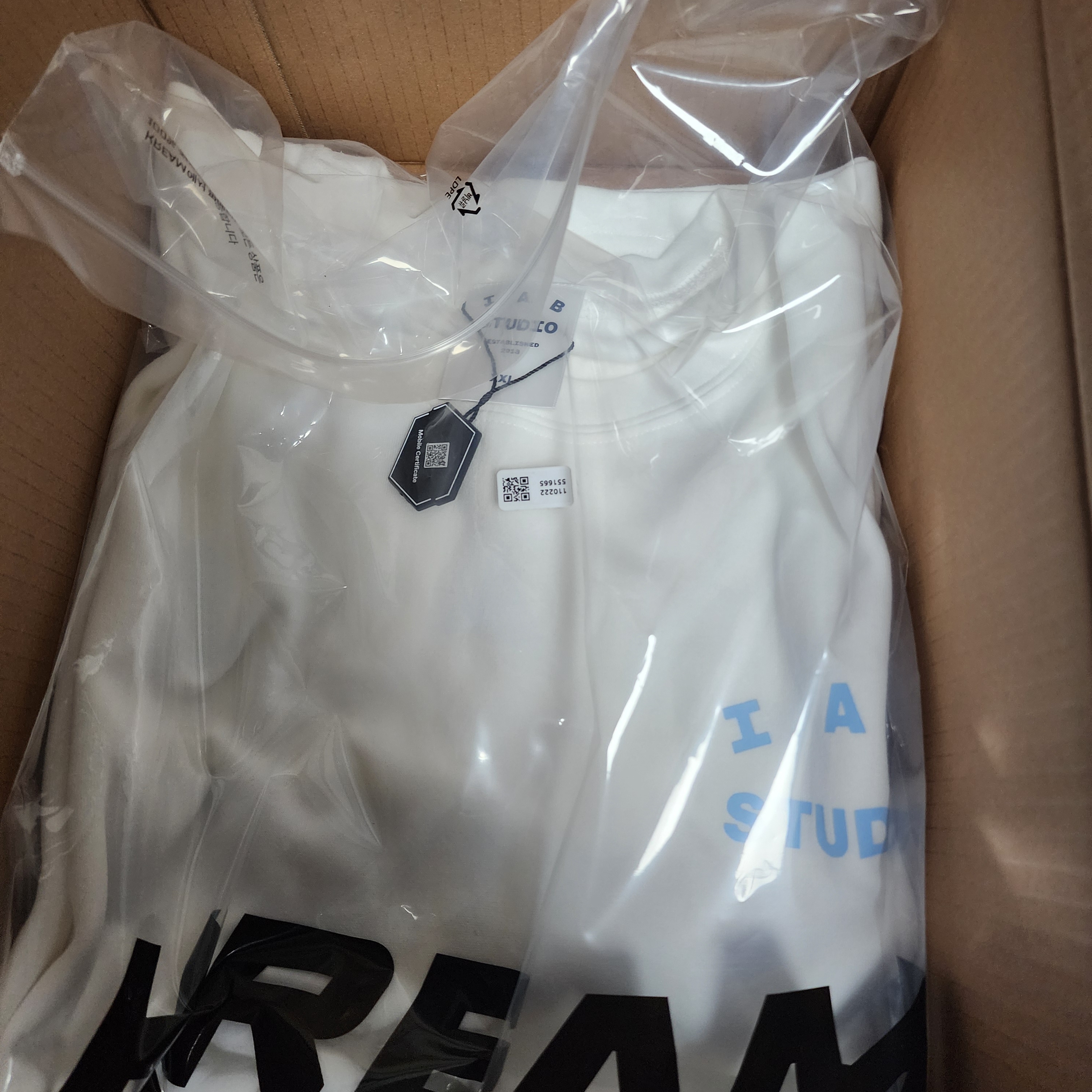 IAB Studio T-Shirt White Sky Blue 착용 스타일