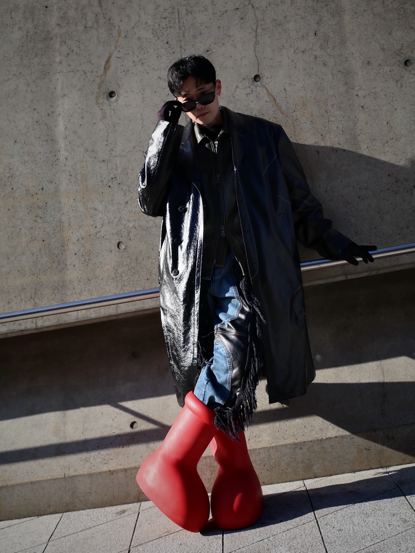 Vacant Archive Blenheim Double Stud Belt Black, Thug Club Mohican Leather Denim Pants Blue Black - 24FW 착용 스타일 - 3