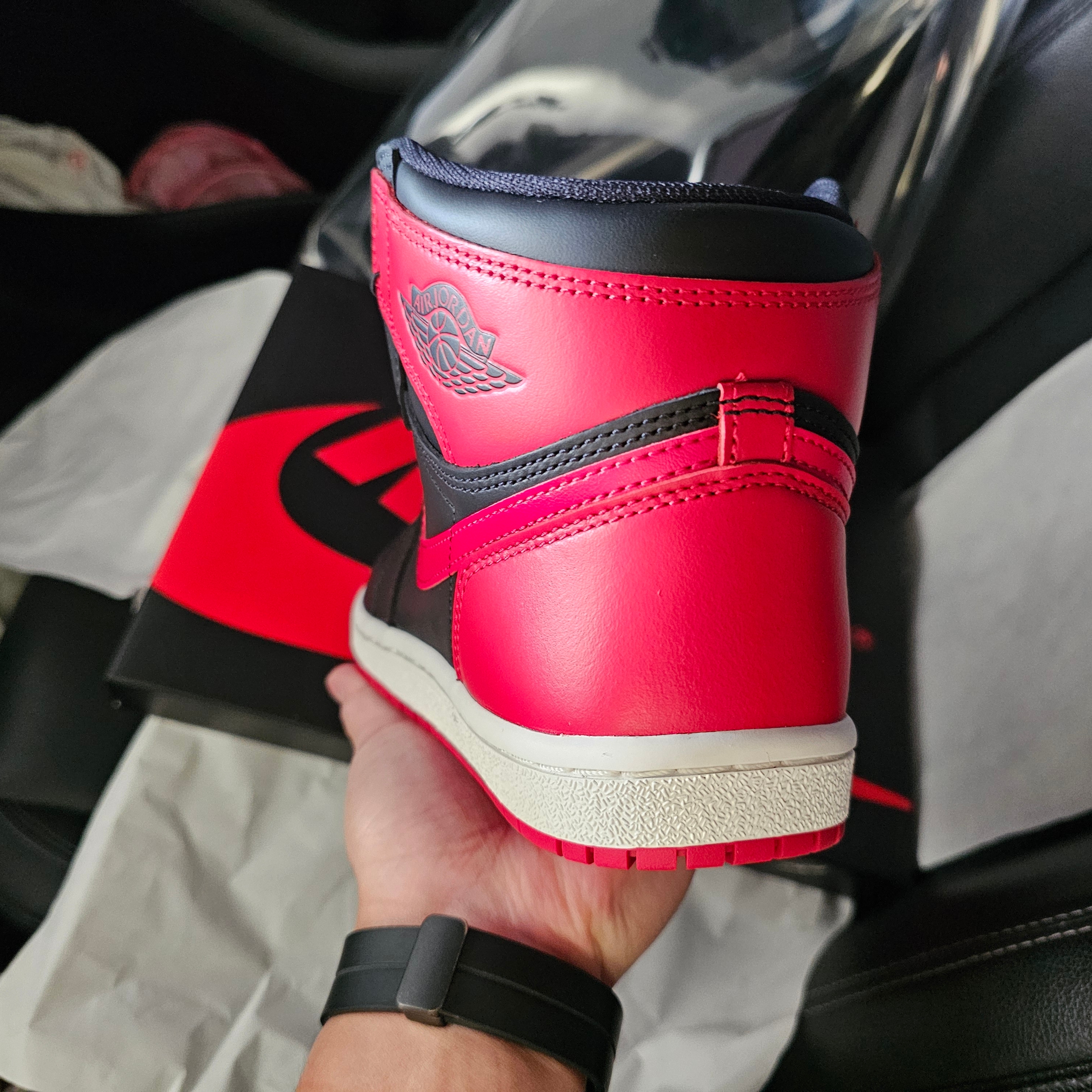 Jordan 1 High 85 Bred, FRANKLY Silky Satin Pajama Set Up Navy 착용 스타일 - 4