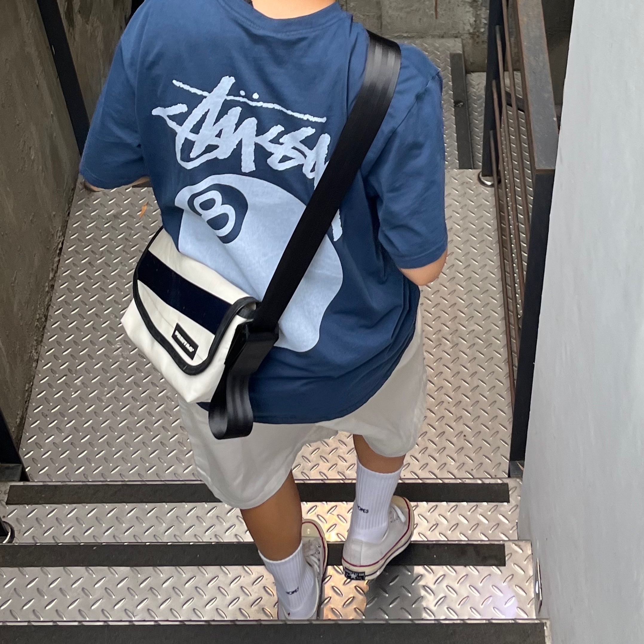 Stussy 8 Ball Pigment Dyed T-Shirt Navy 착용 스타일 - 2
