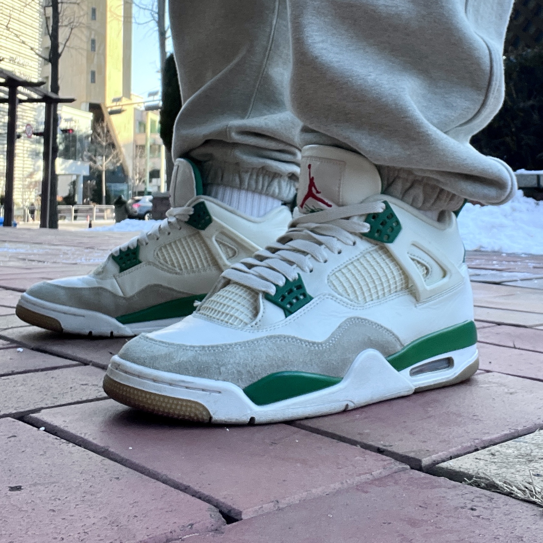Jordan 4 x Nike SB Retro SP Pine Green 착용 스타일 - 2