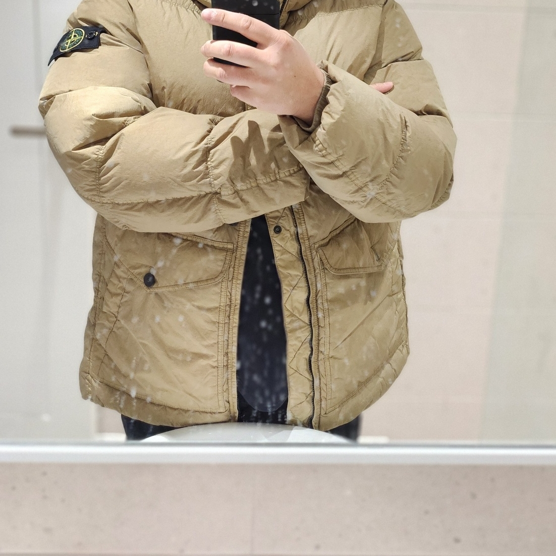 Stone Island 40723 Crinkle Reps Hooded Down Jacket Biscuit - 24FW 착용 스타일 - 2
