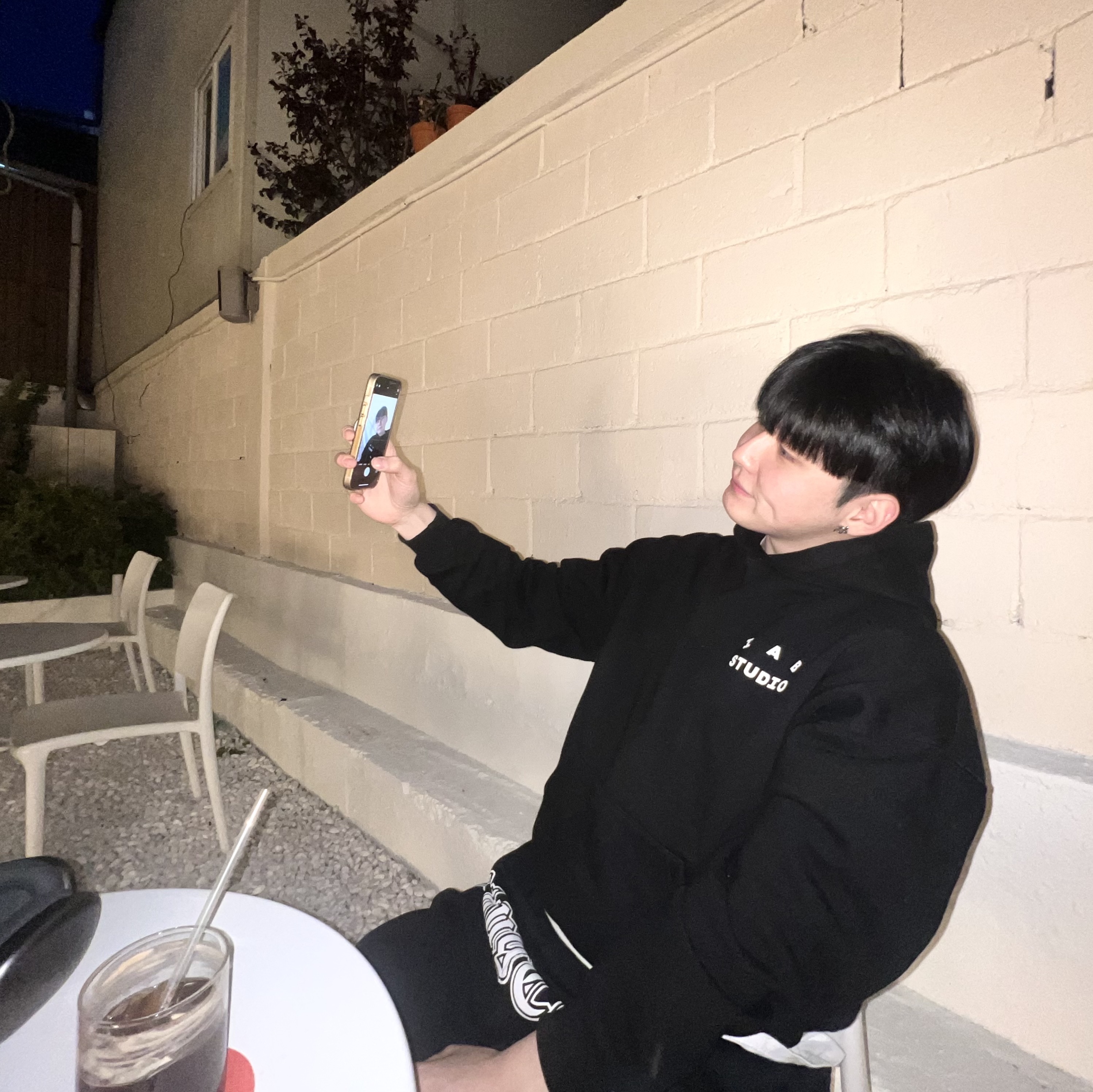 IAB Studio Hoodie Black, Apple AirPods Max Lightning Space Gray (Korean Ver.) 착용 스타일 - 2
