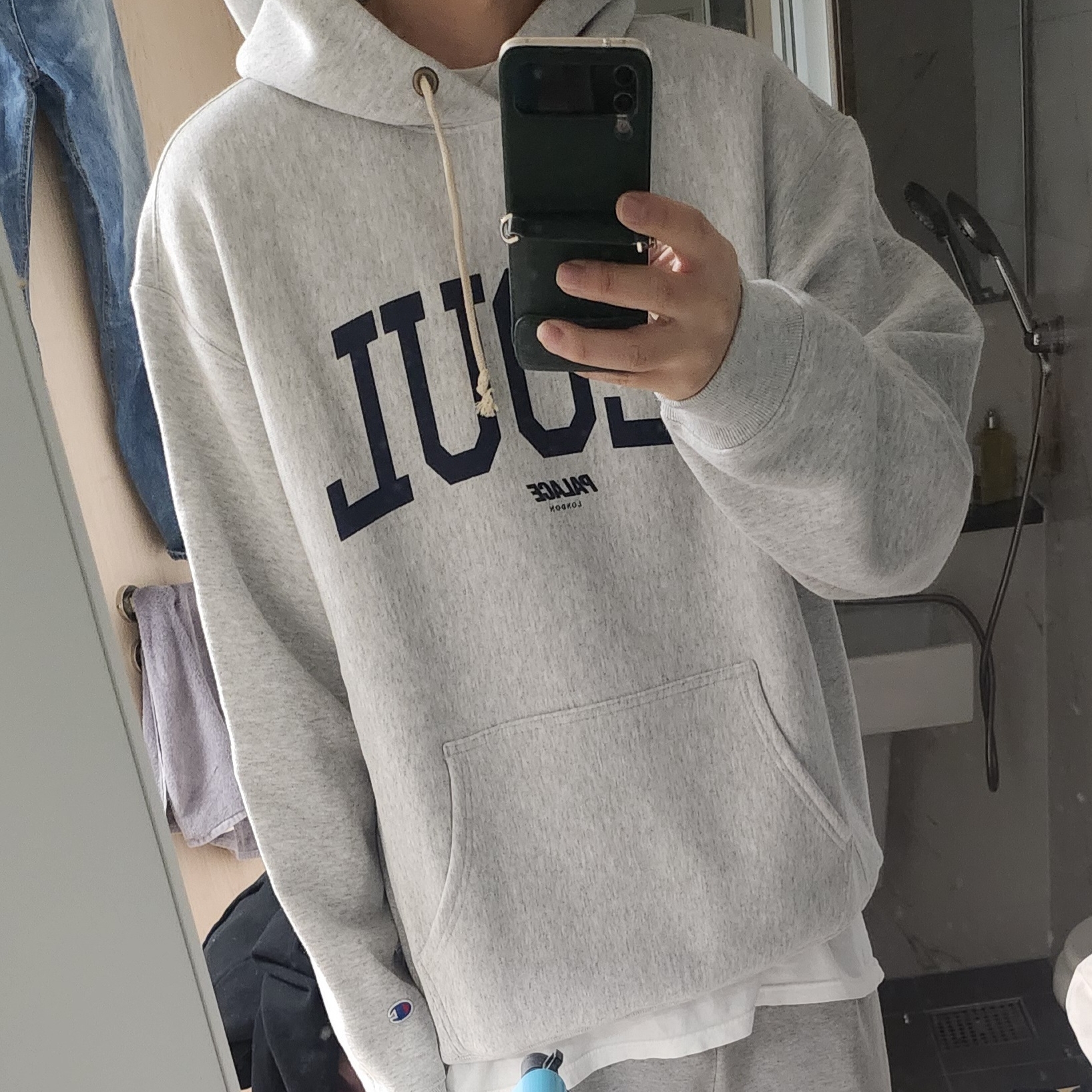 Palace x Champion Shop Hood Seoul Grey Marl - 25SS 착용 스타일