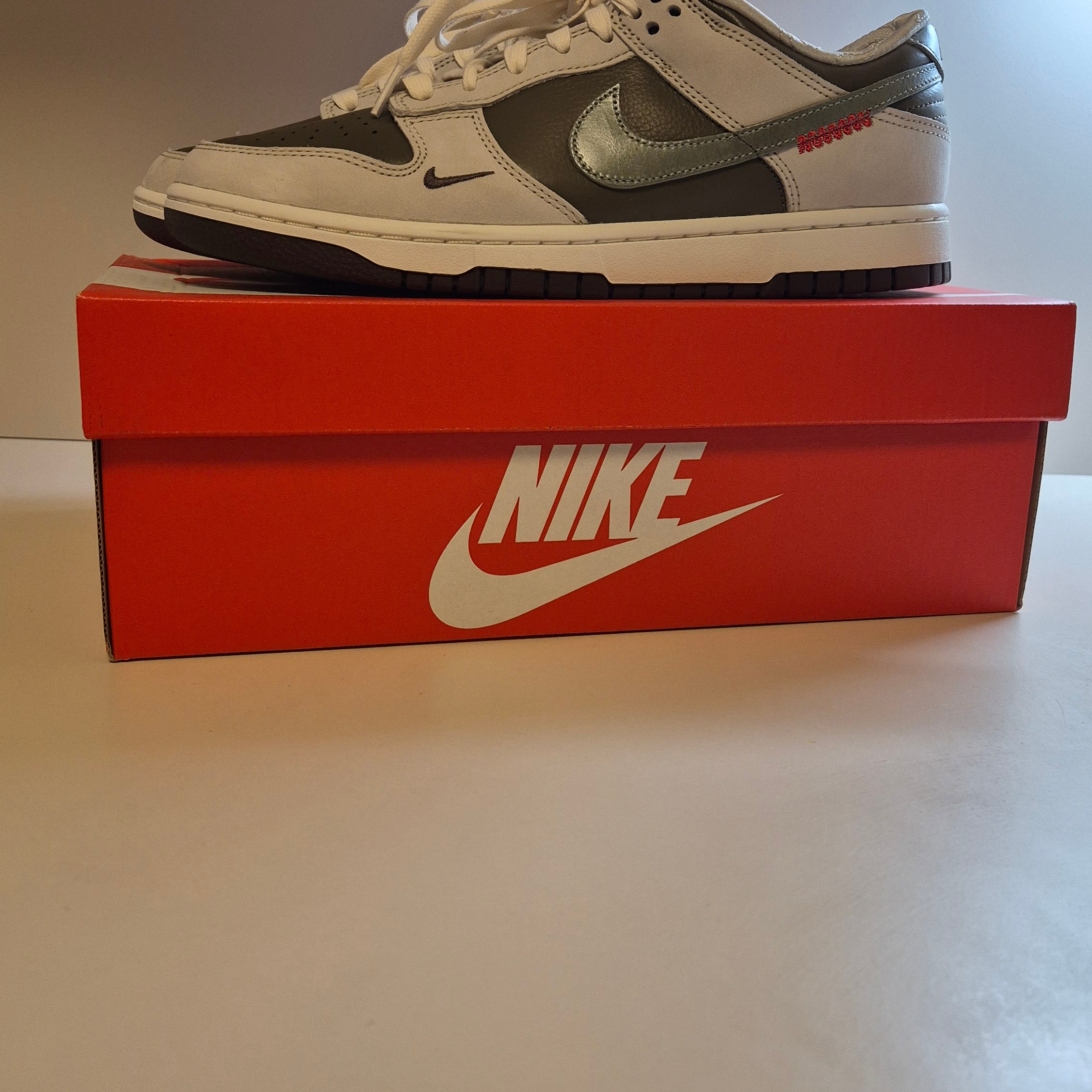 Nike Dunk Low Retro Year of the Snake Medium Olive Sail 착용 스타일