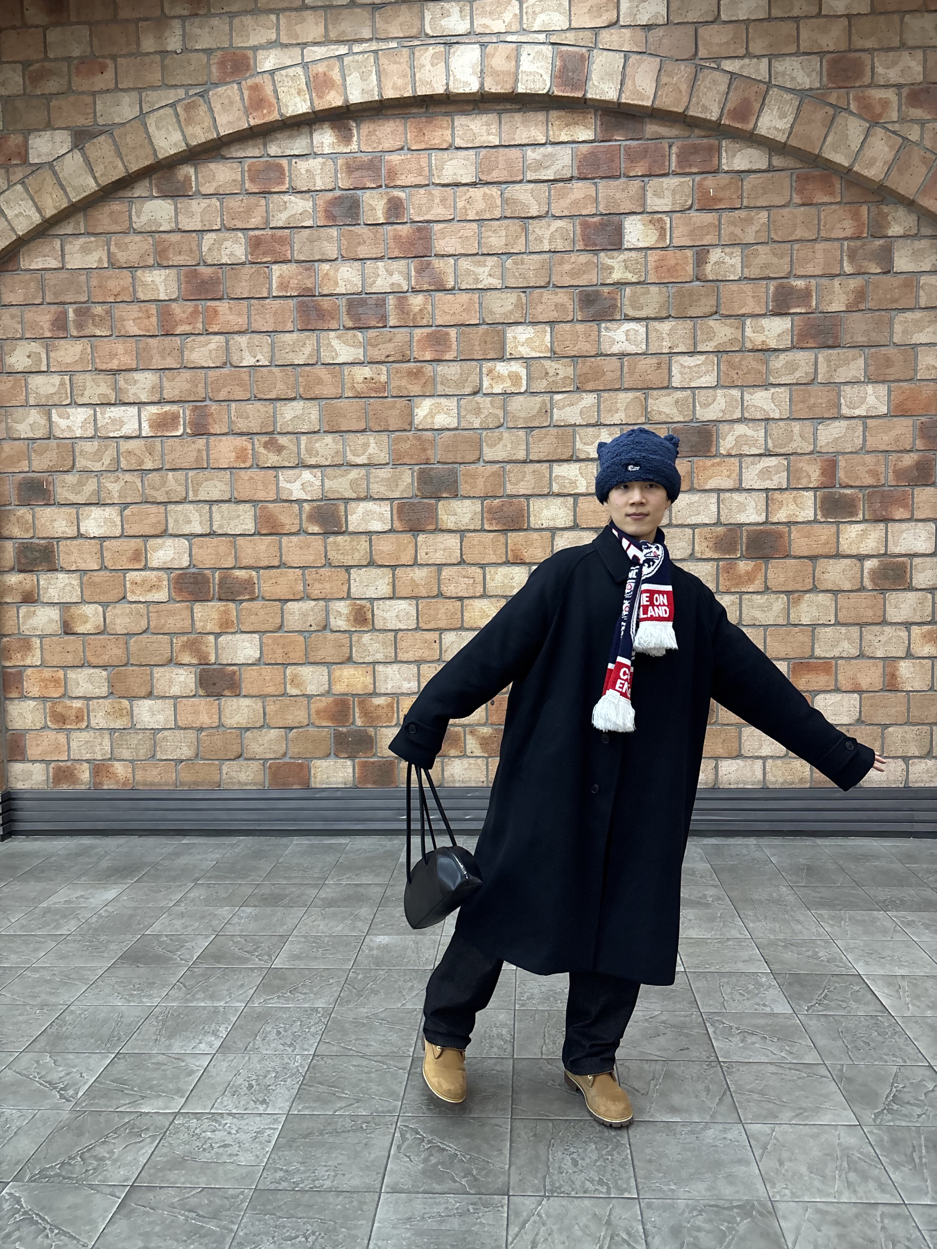 Palace Love Palace Fuzzy Ears Beanie Navy - 24FW, COS Eastside Mini Bowling Bag Leather Black 착용 스타일 - 3