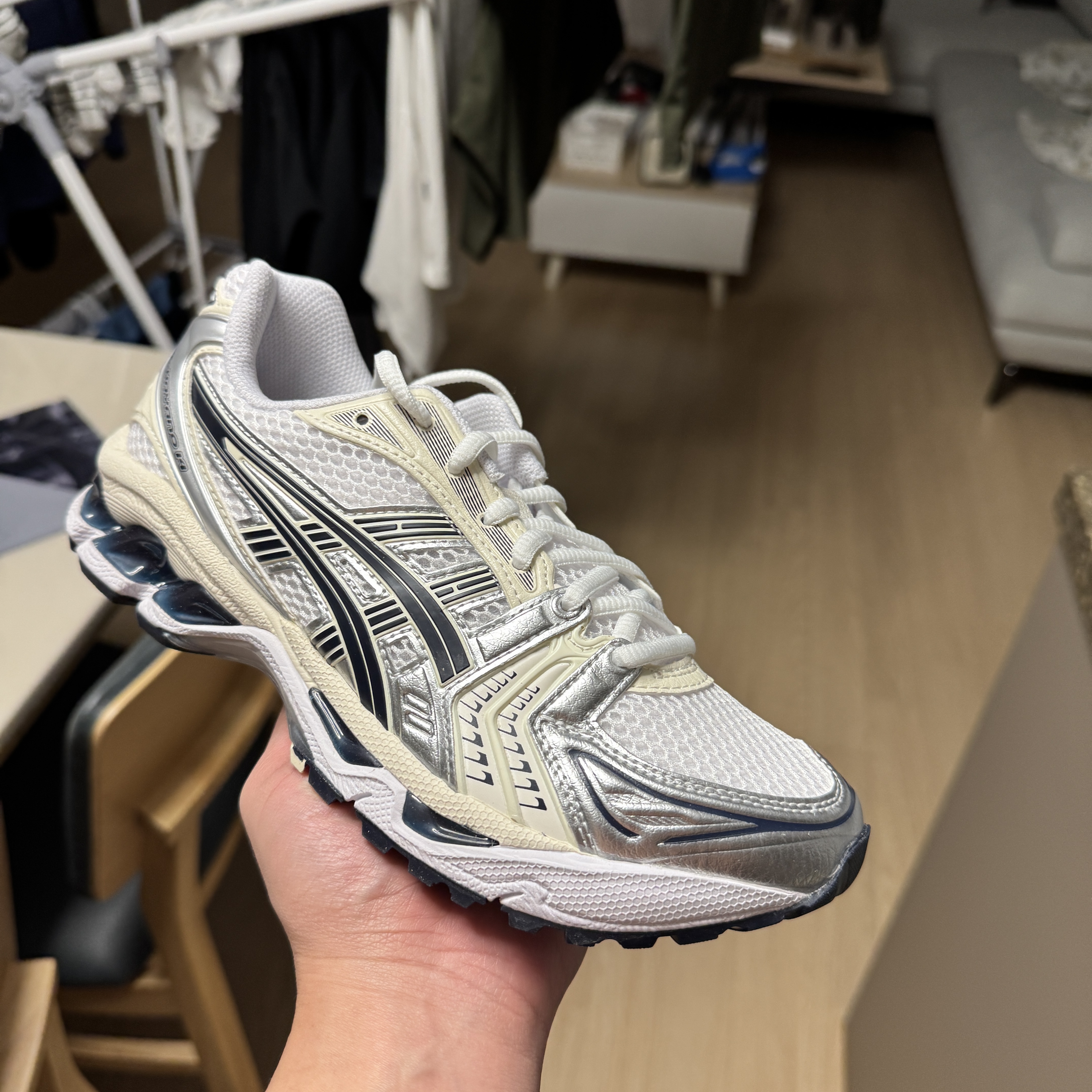 (W) Asics Gel-Kayano 14 White Midnight 착용 스타일