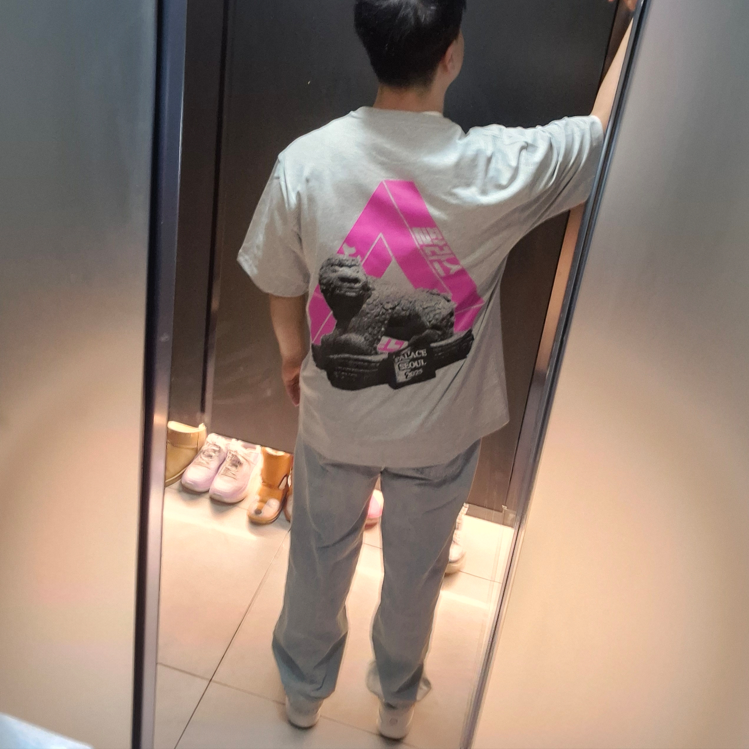 Palace Seoul 2 Seoul Jersey White Pink - 25SS, Palace Seoul 2 Seoul Tri-Ferg T-Shirt Grey Marl - 25SS 착용 스타일 - 8