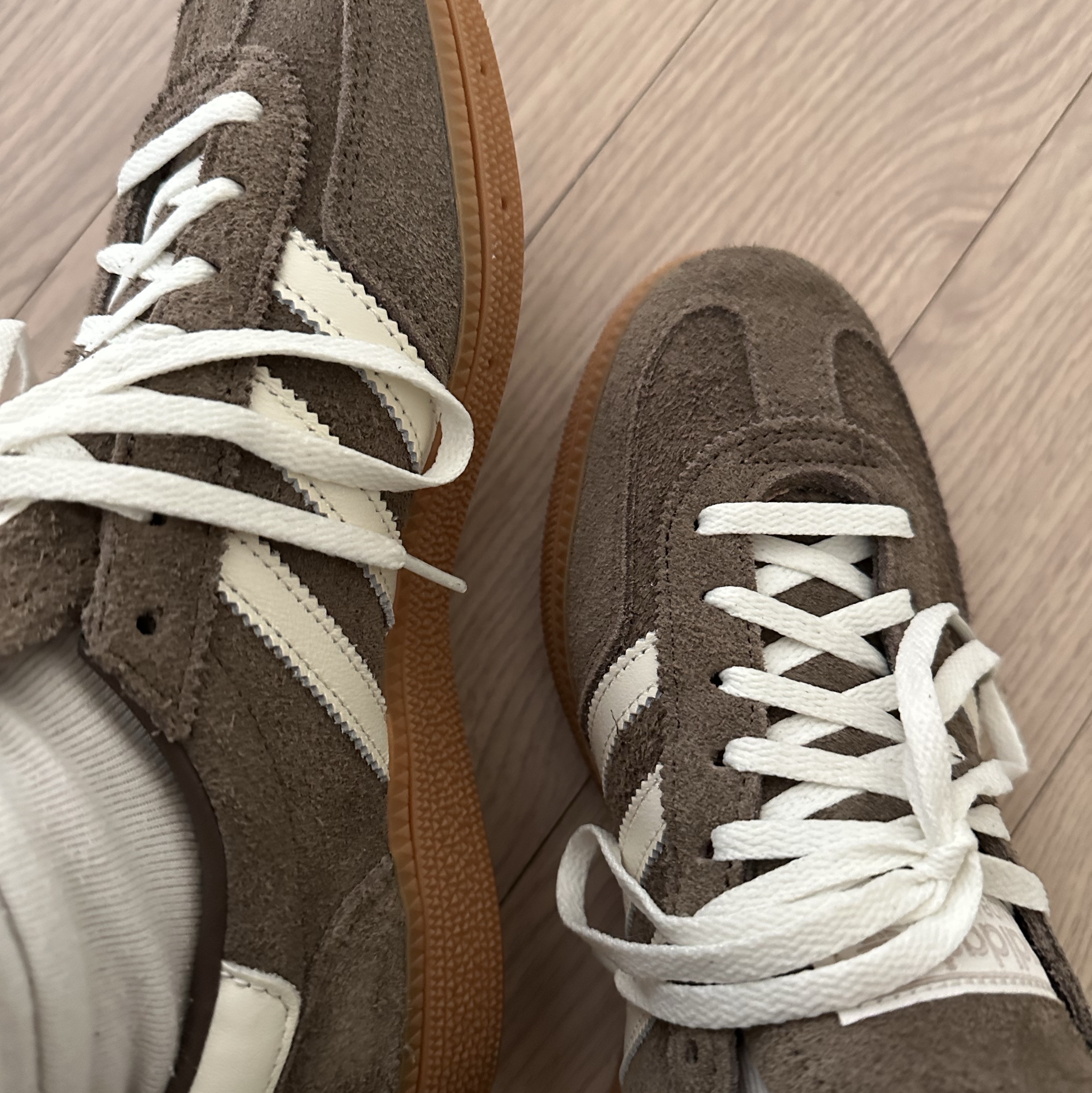 (W) Adidas Spezial Handball Earth Strata Off White 착용 스타일