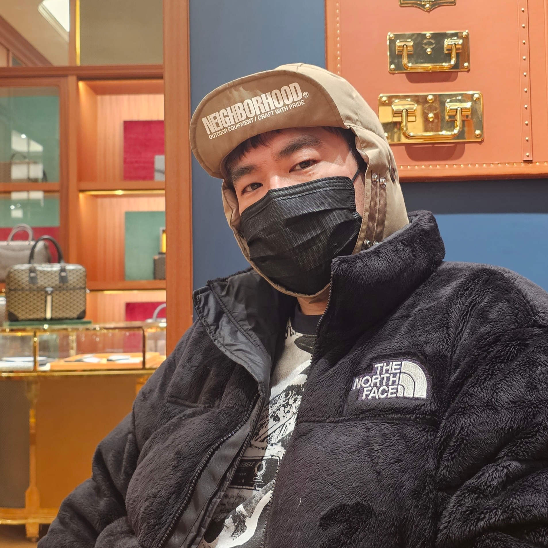 The North Face Versa Velour Nuptse Jacket Black, Nike ACG Glacier Long Sleeve T-Shirt Black - Asia 착용 스타일 - 2