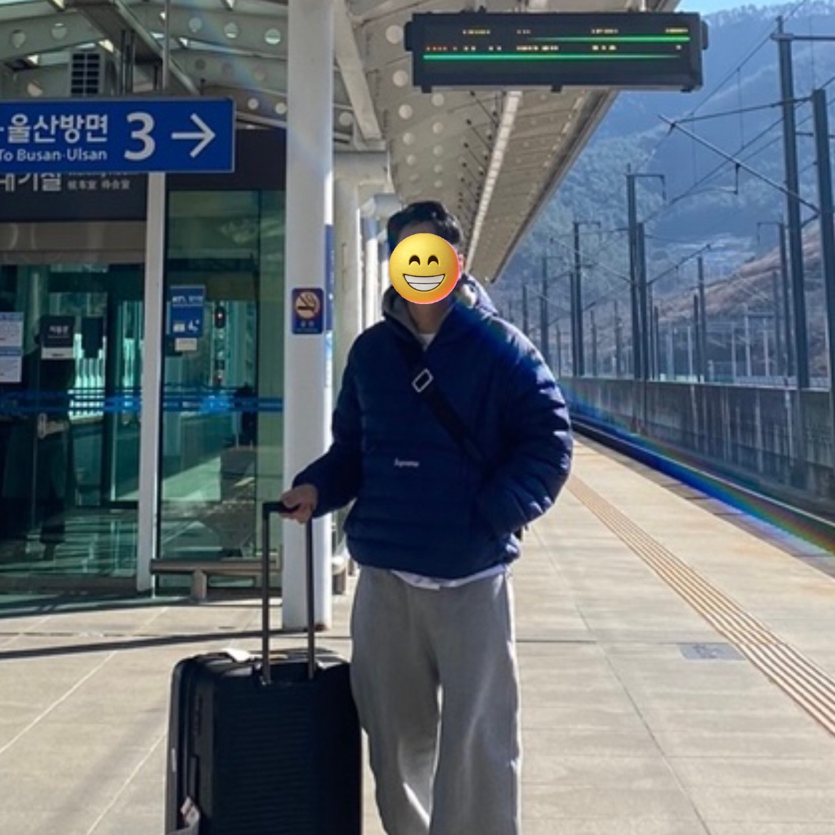 Supreme Micro Down Half Zip Hooded Pullover Navy - 24FW 착용 스타일 - 1