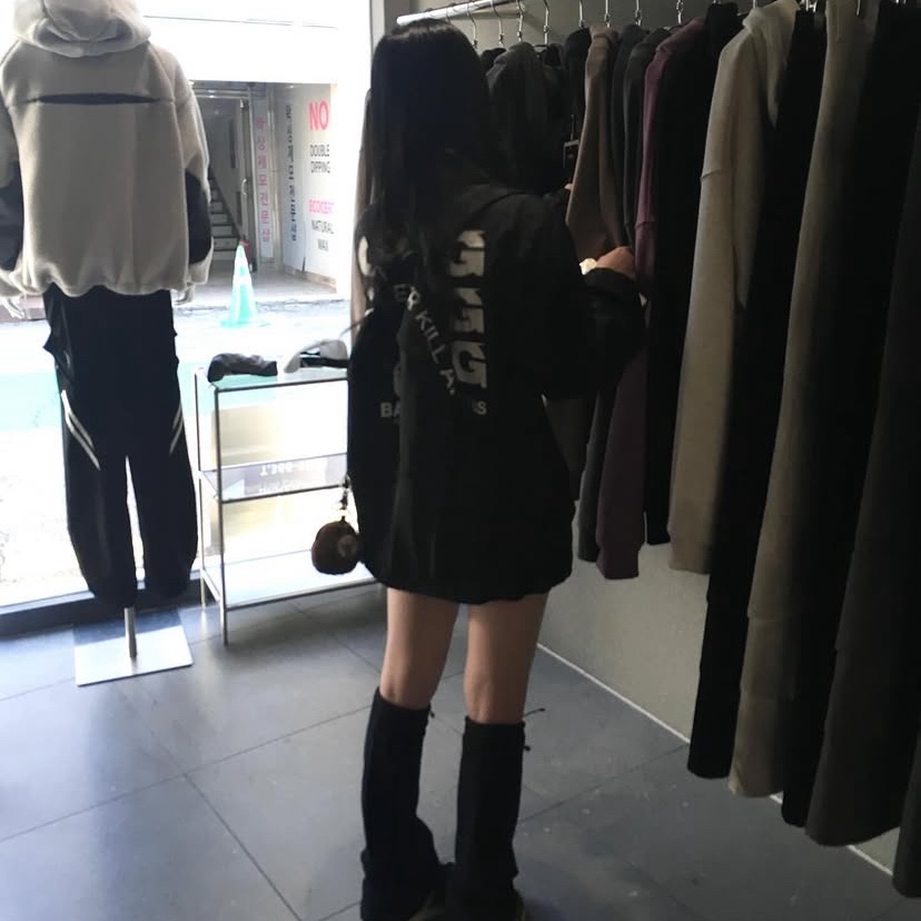 CDG Logo Coach Jacket Black 착용 스타일