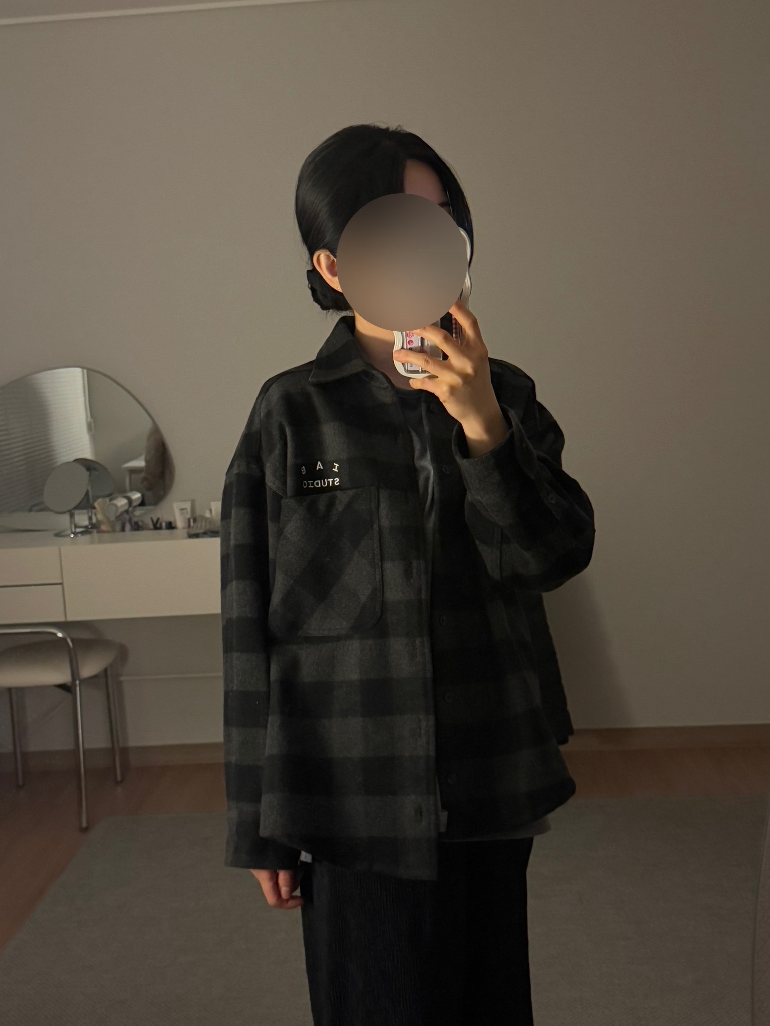 IAB Studio Gingham Check Shirt Black White 착용 스타일 - 1