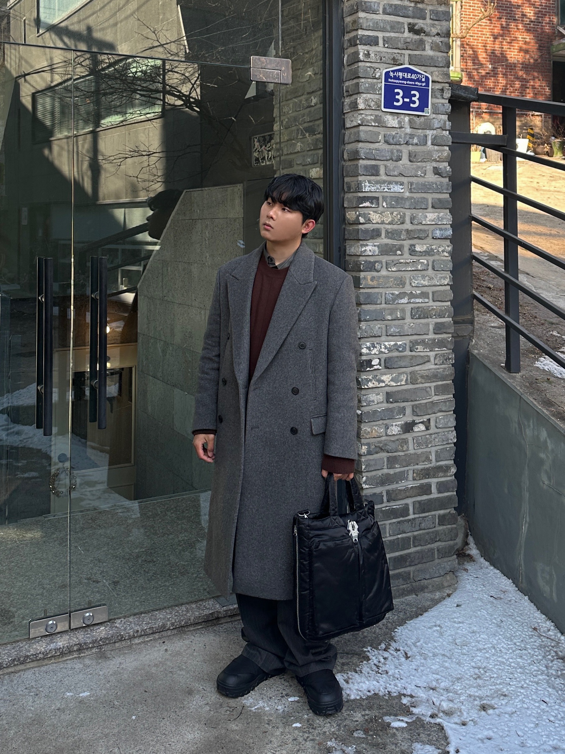 Amomento Stripe Square Pocket Oversized Shirts Khaki - 24FW, Amomento Vibram Mary Jane Black - 24FW 착용 스타일 - 4