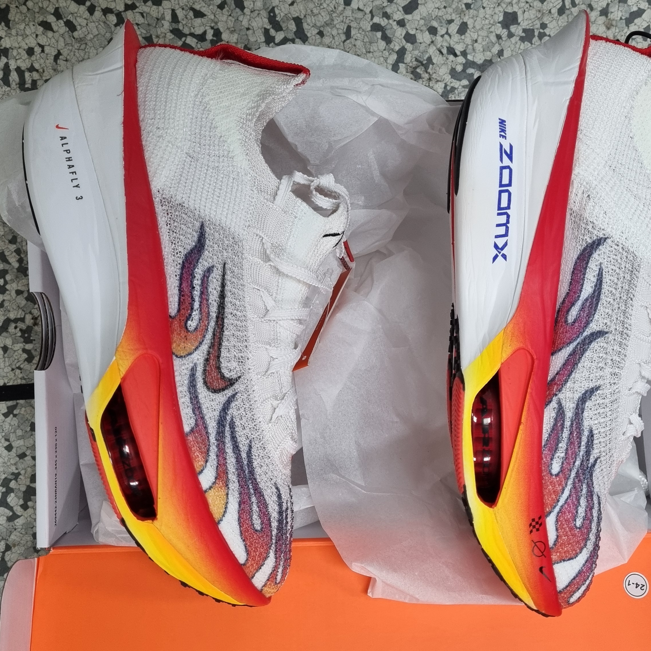 Nike Air Zoom Alphafly Next% 3 PRM White Habanero Red 착용 스타일 - 3