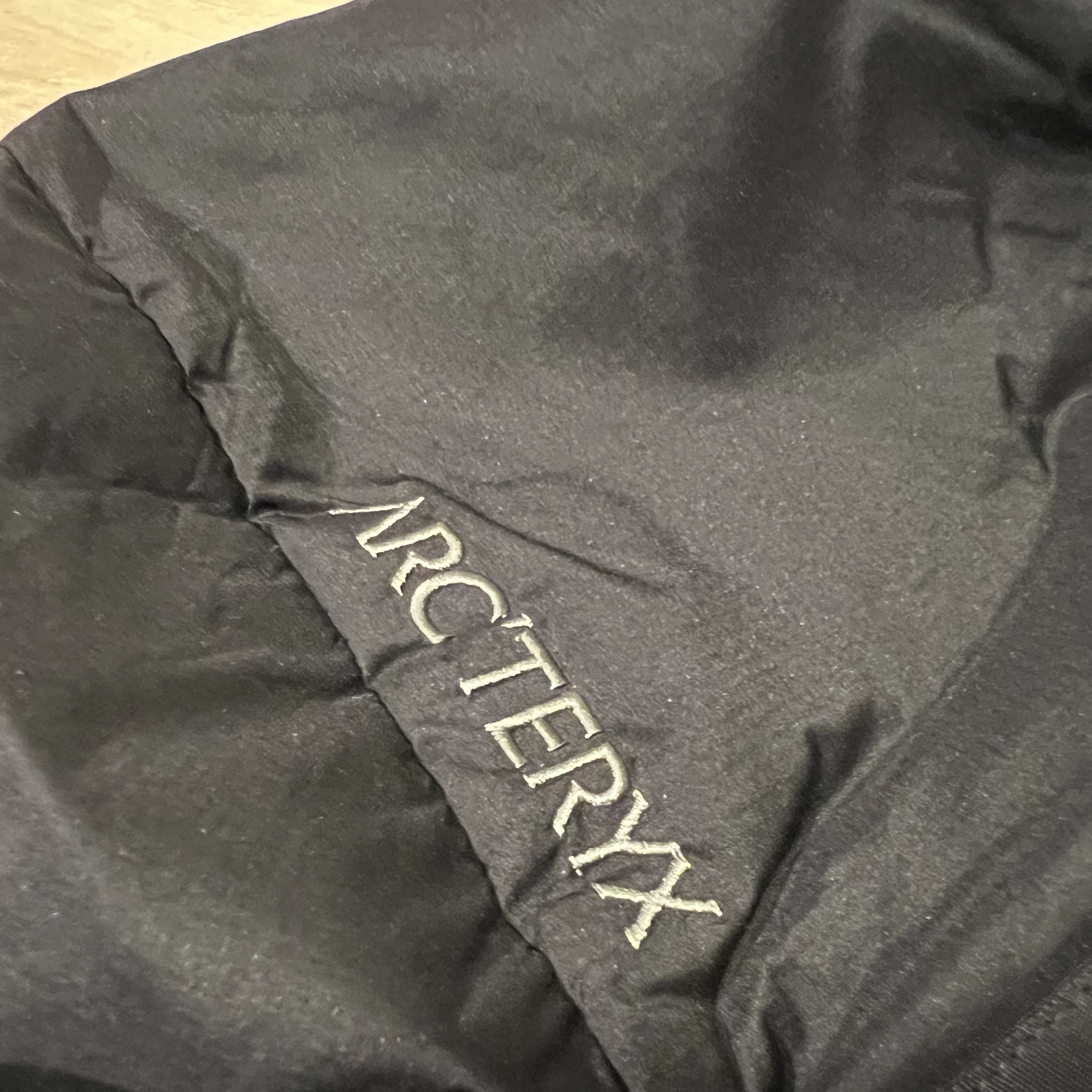 Arc'teryx Atom Hoody Black, Arc'teryx Atom Hoody Black 착용 스타일 - 3